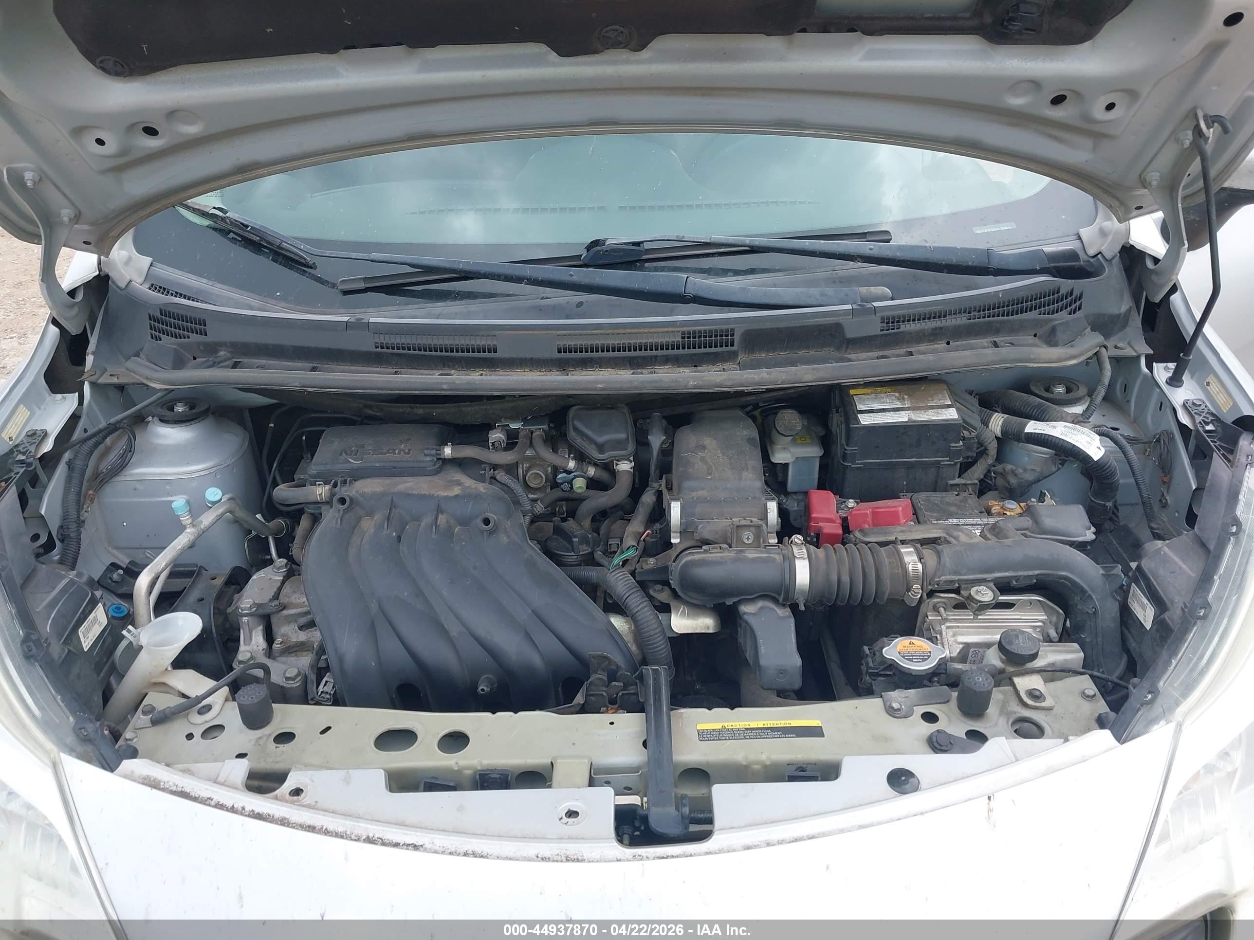 NISSAN VERSA image 10
