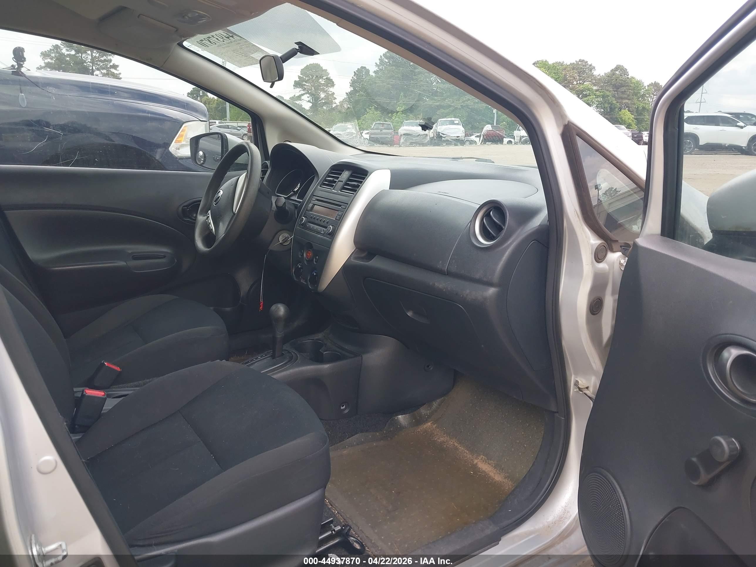 NISSAN VERSA image 5