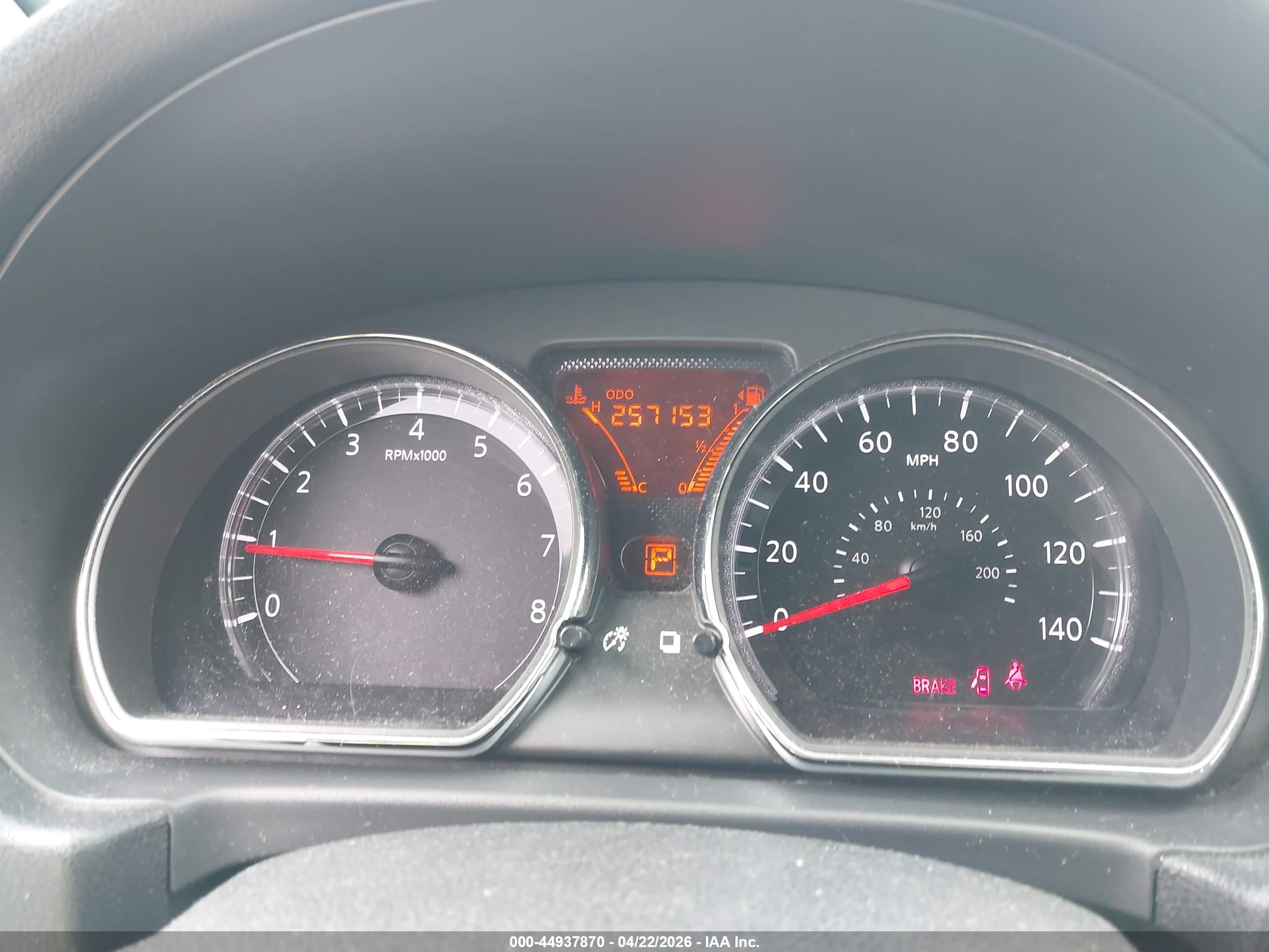 NISSAN VERSA image 7