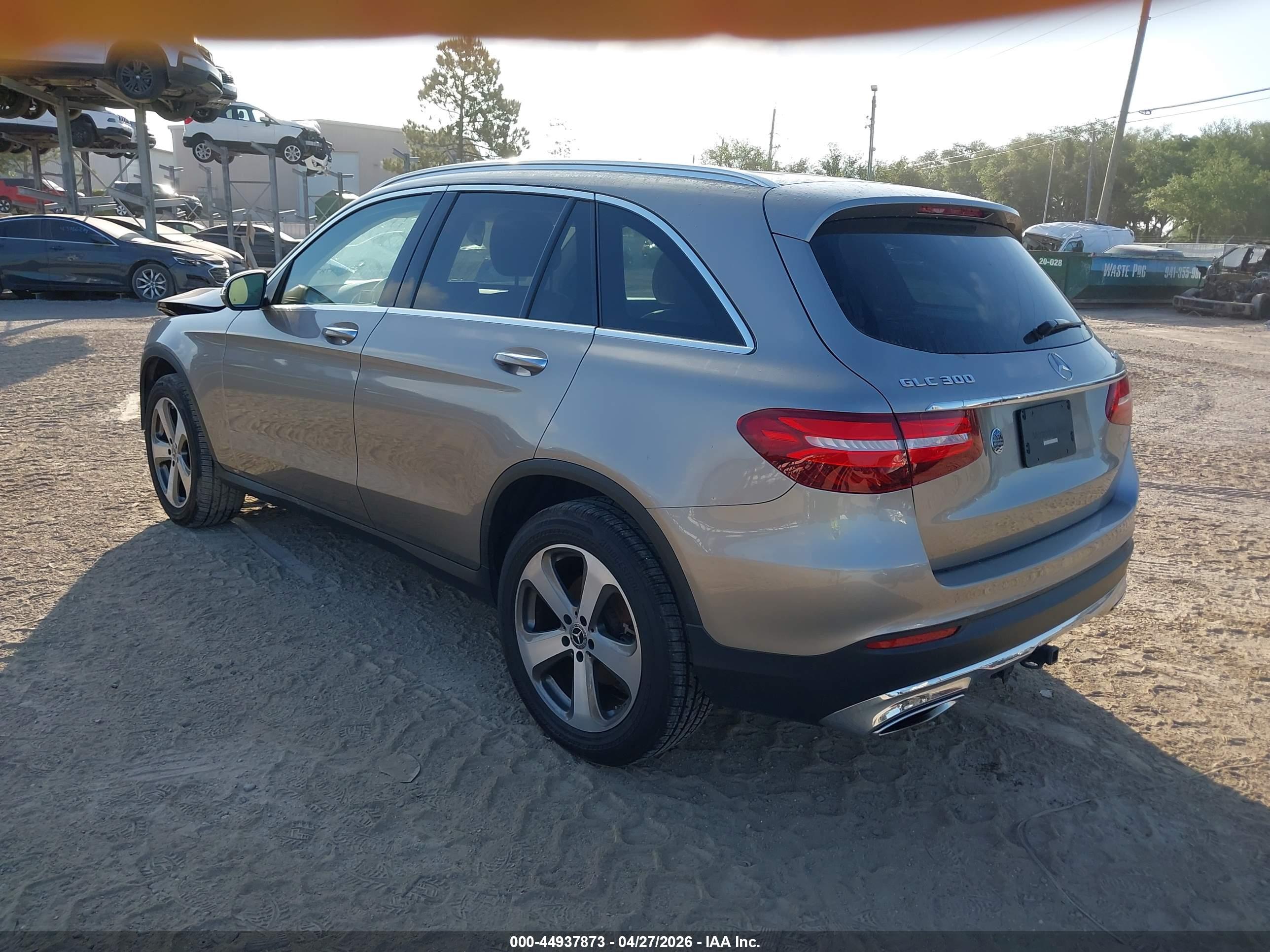 MERCEDES-BENZ GLC image 3