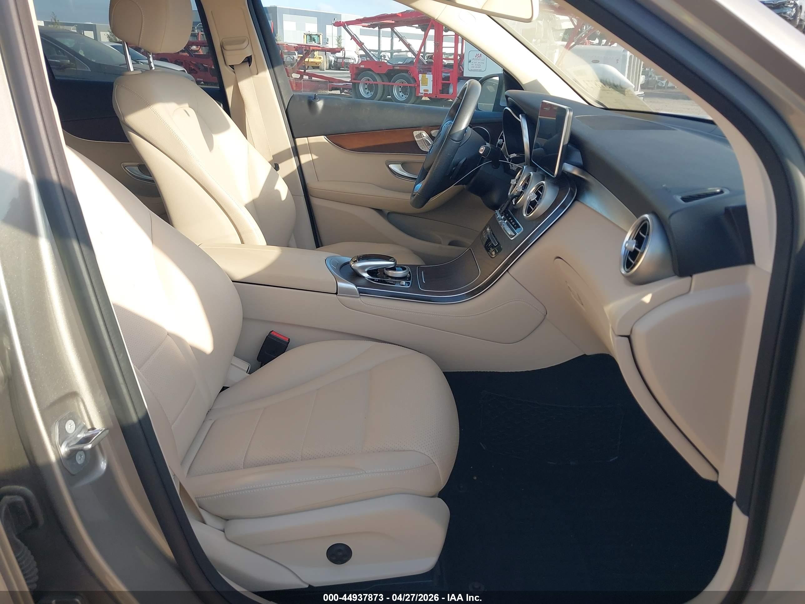 MERCEDES-BENZ GLC image 5