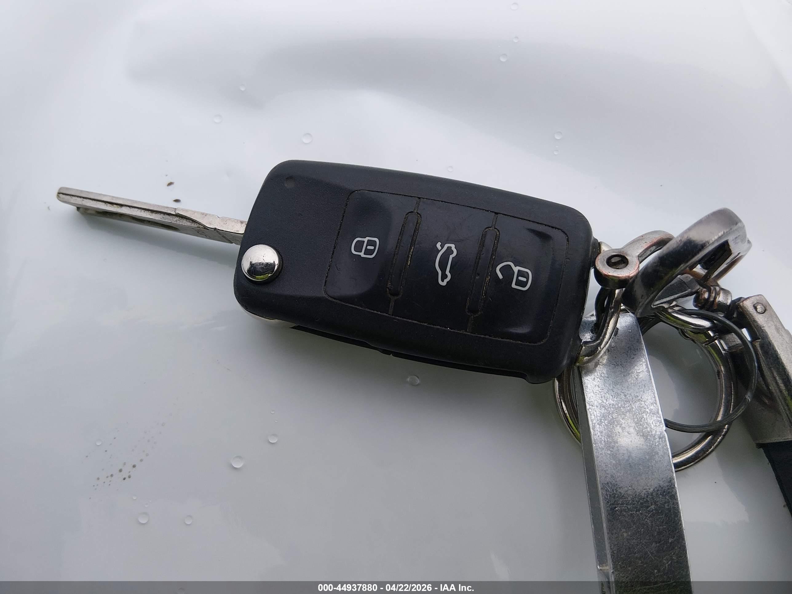 VOLKSWAGEN TIGUAN image 11