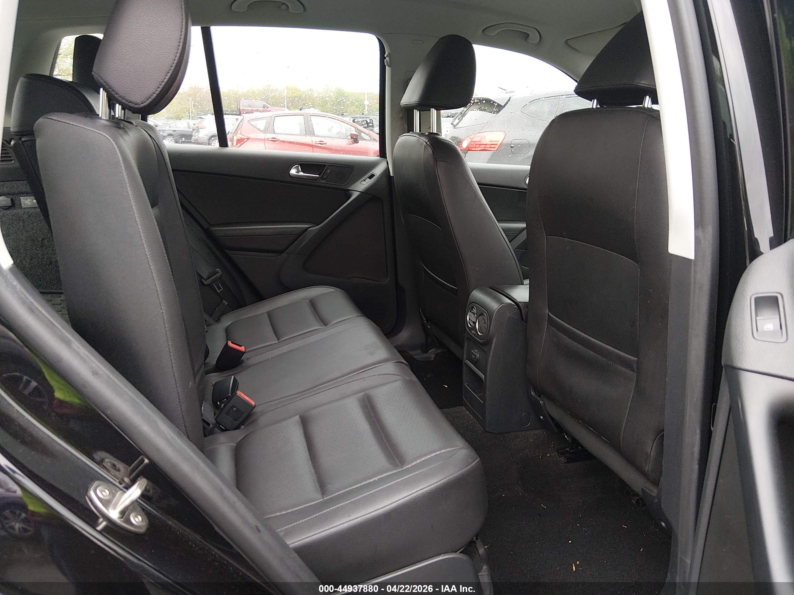 VOLKSWAGEN TIGUAN image 8