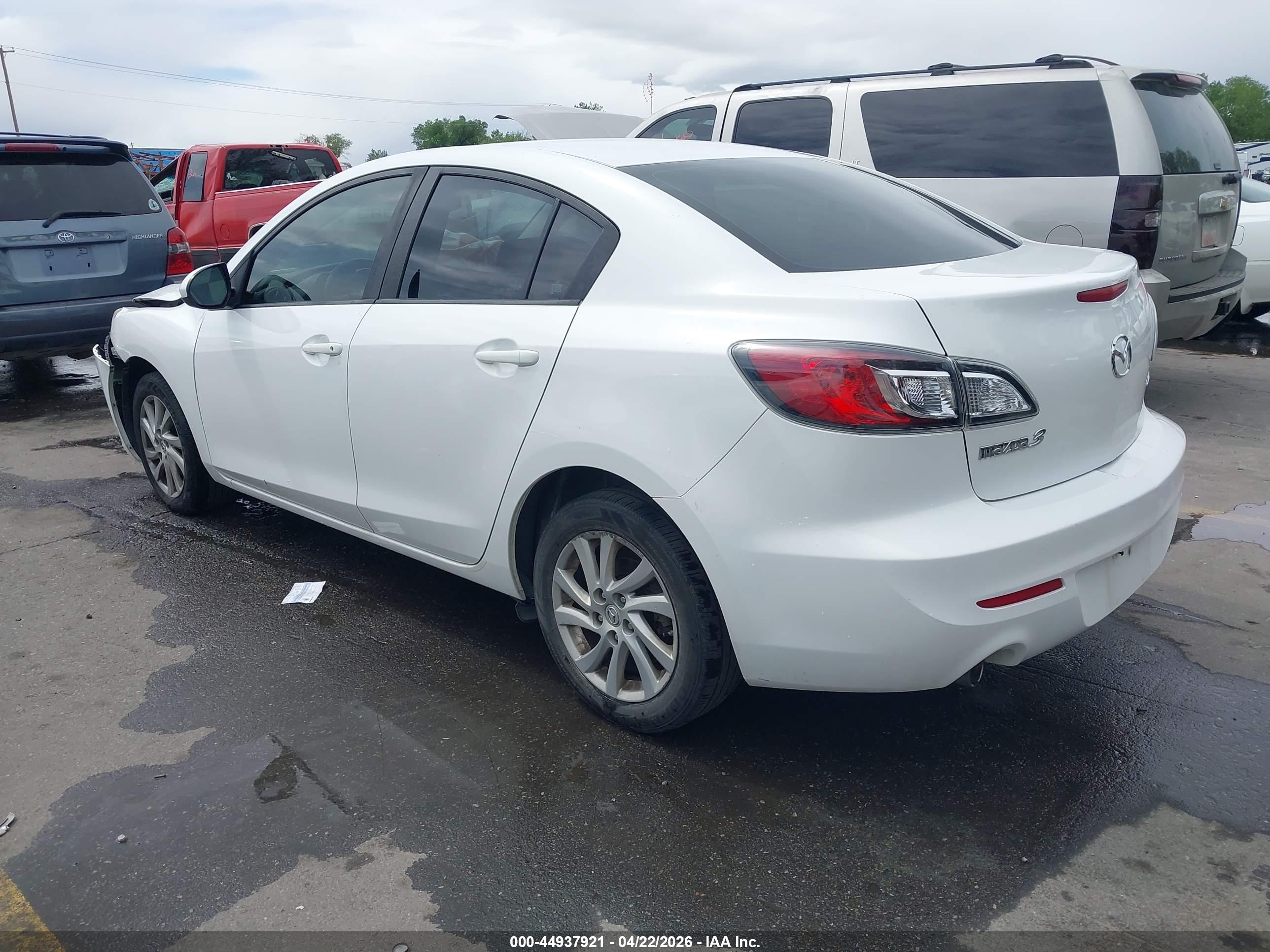 MAZDA MAZDA3 image 3