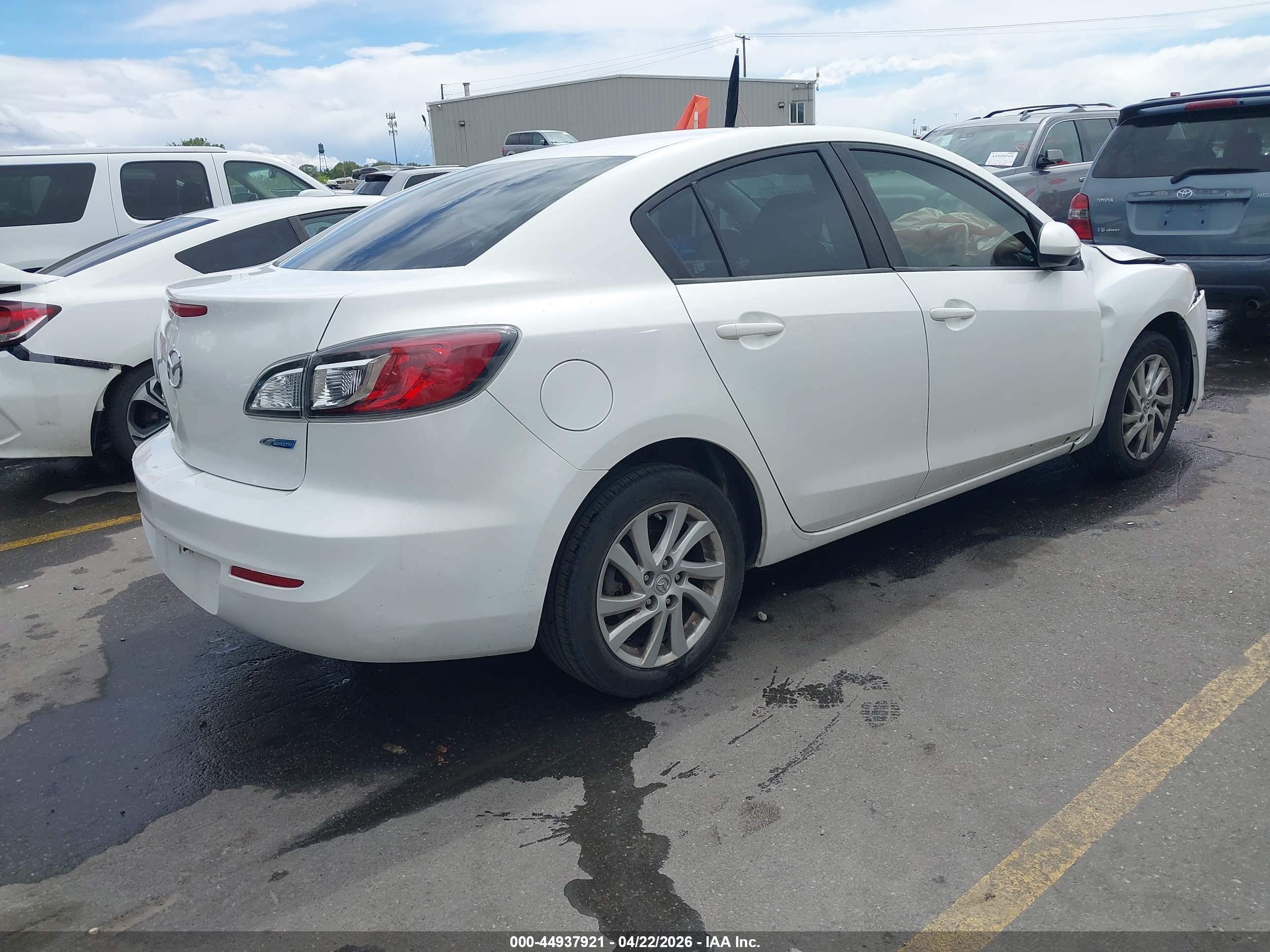 MAZDA MAZDA3 image 4