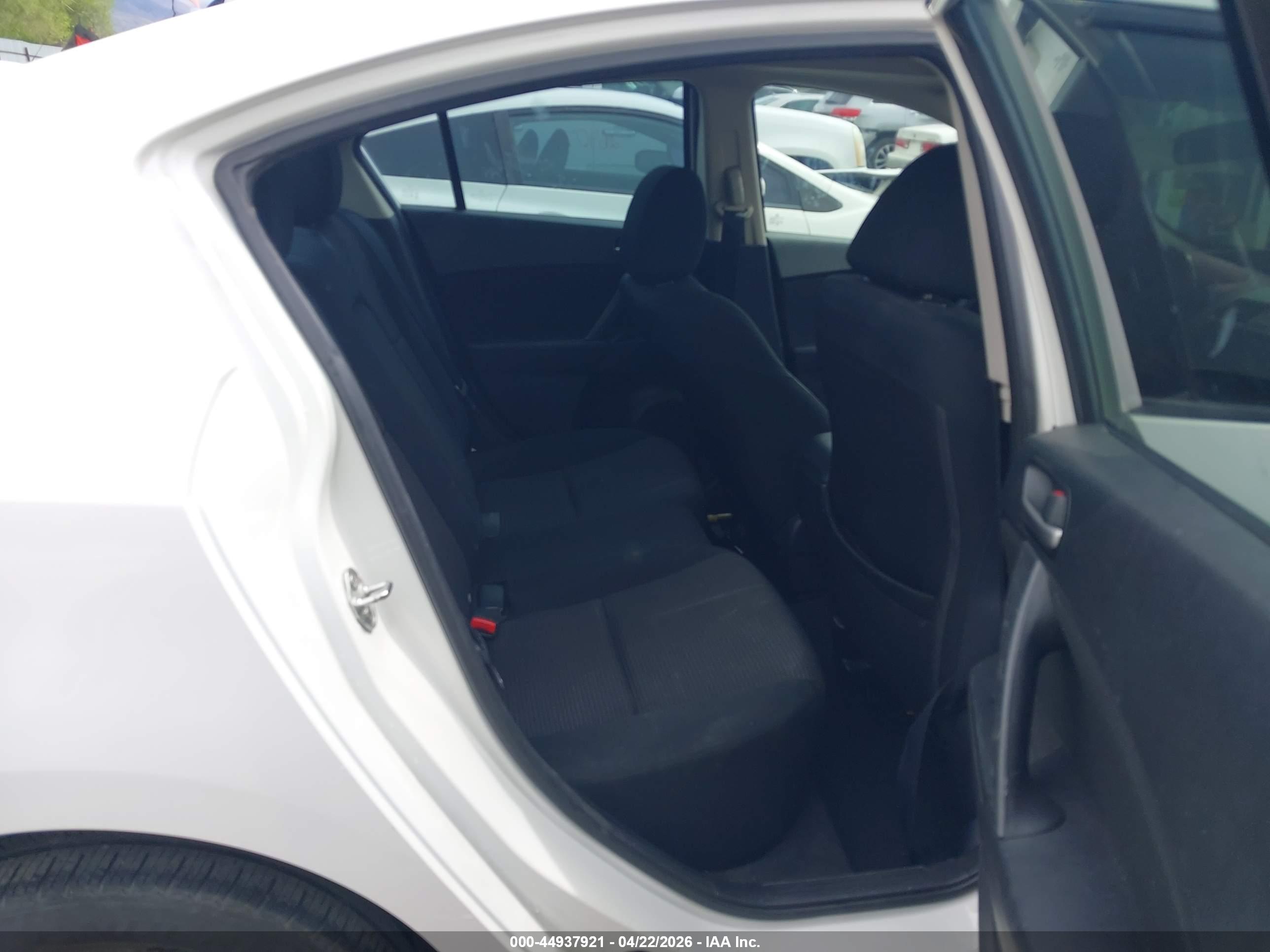 MAZDA MAZDA3 image 8
