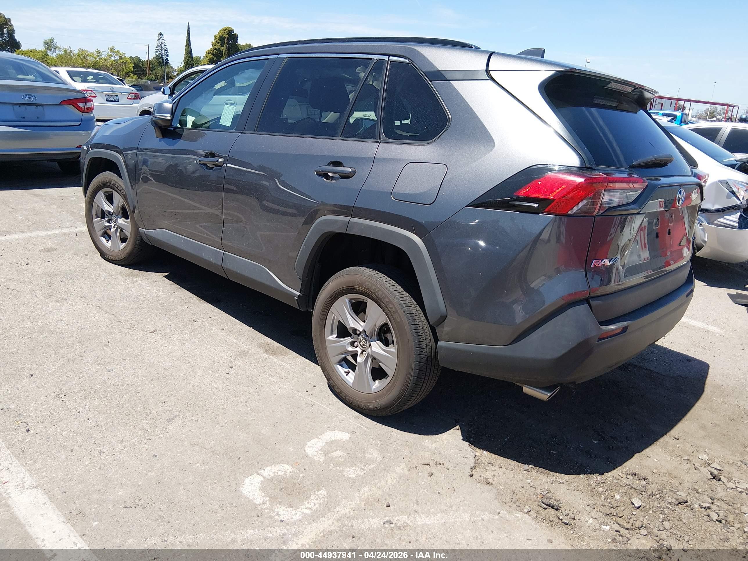 TOYOTA RAV4 image 3