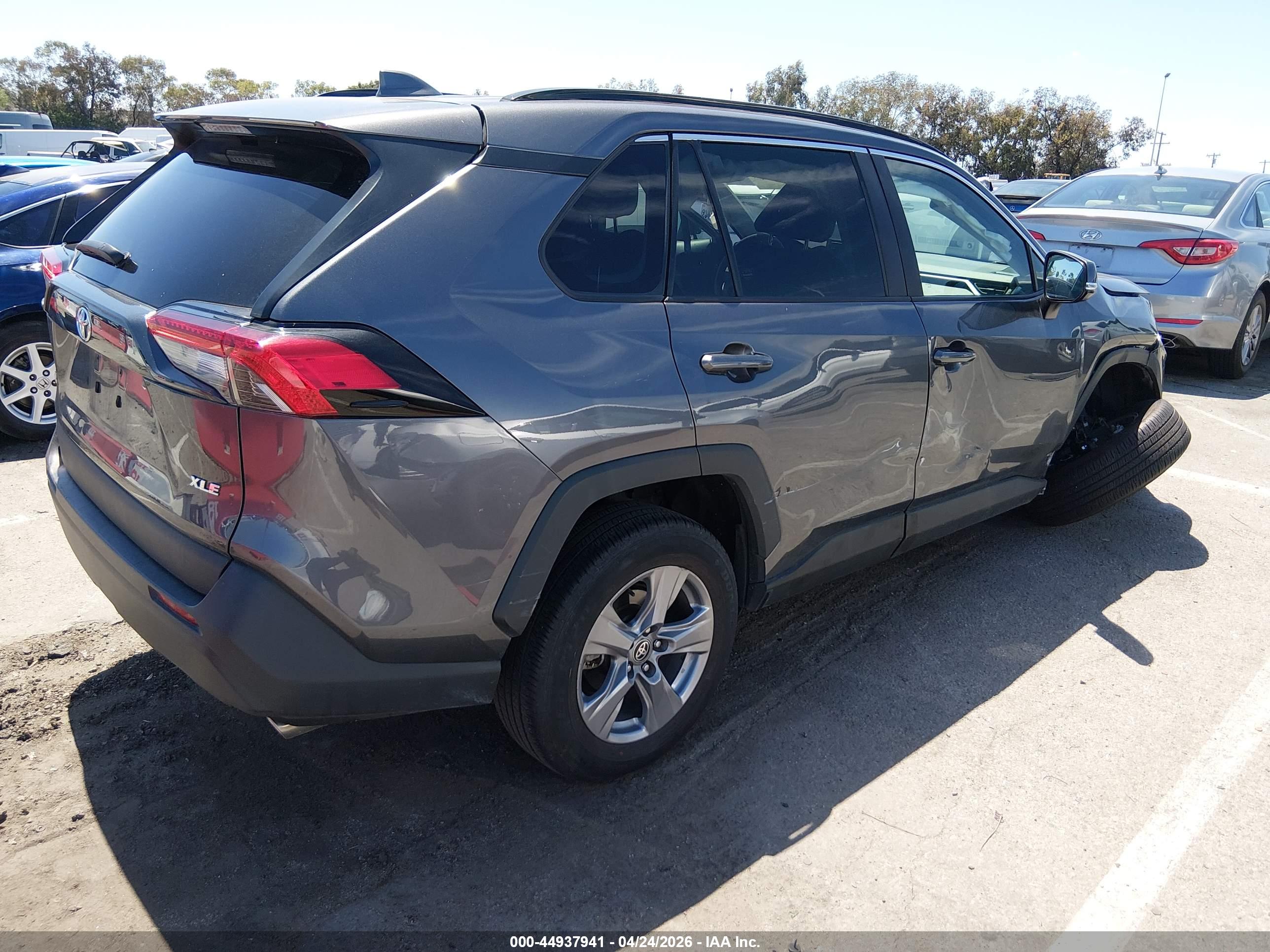 TOYOTA RAV4 image 4
