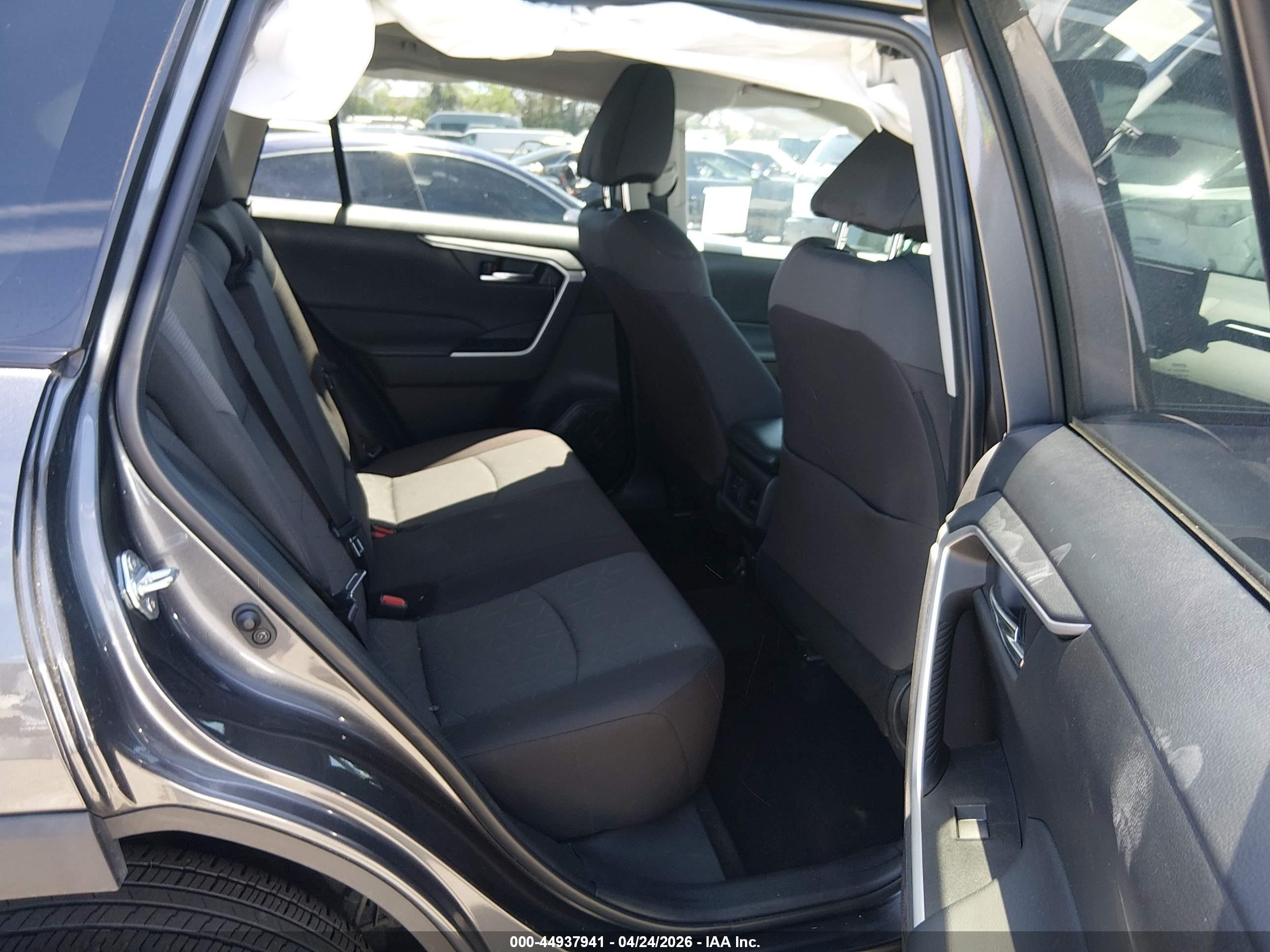 TOYOTA RAV4 image 8