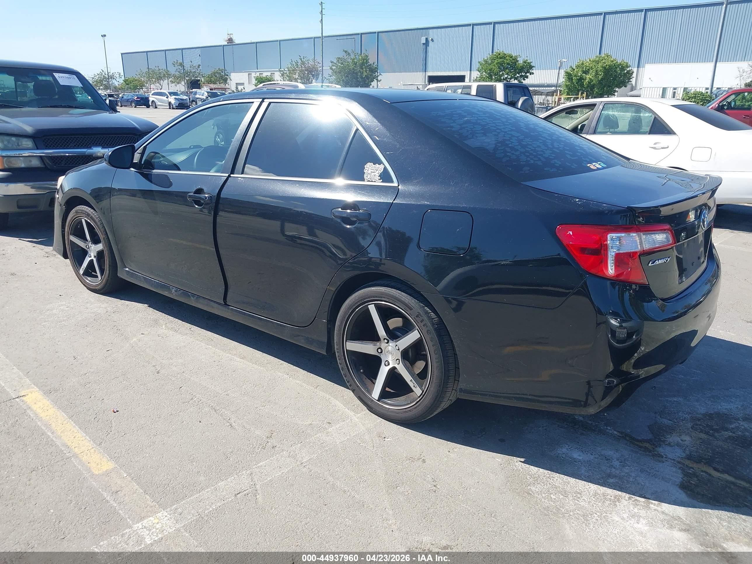 TOYOTA CAMRY image 3