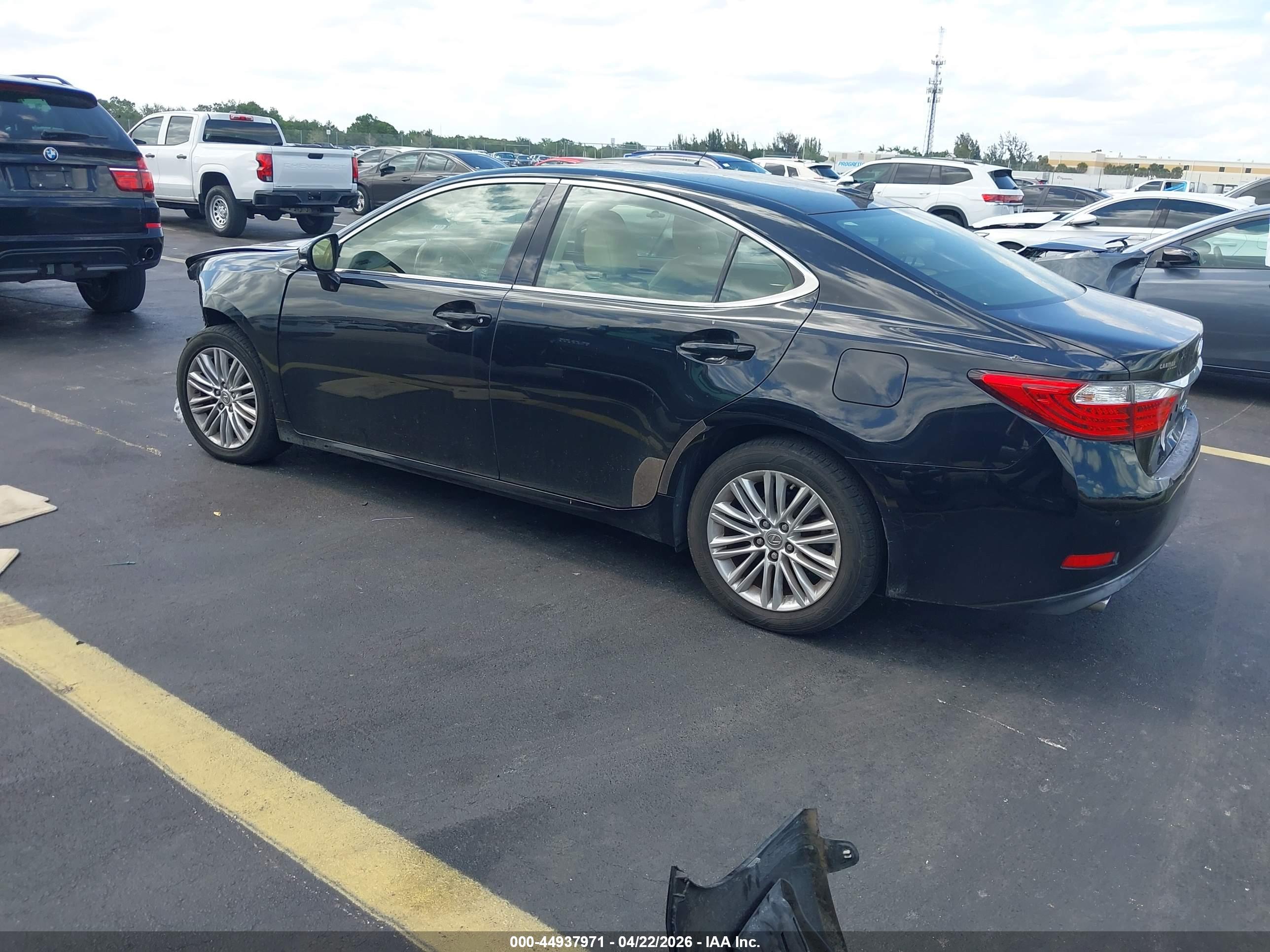 LEXUS ES image 3