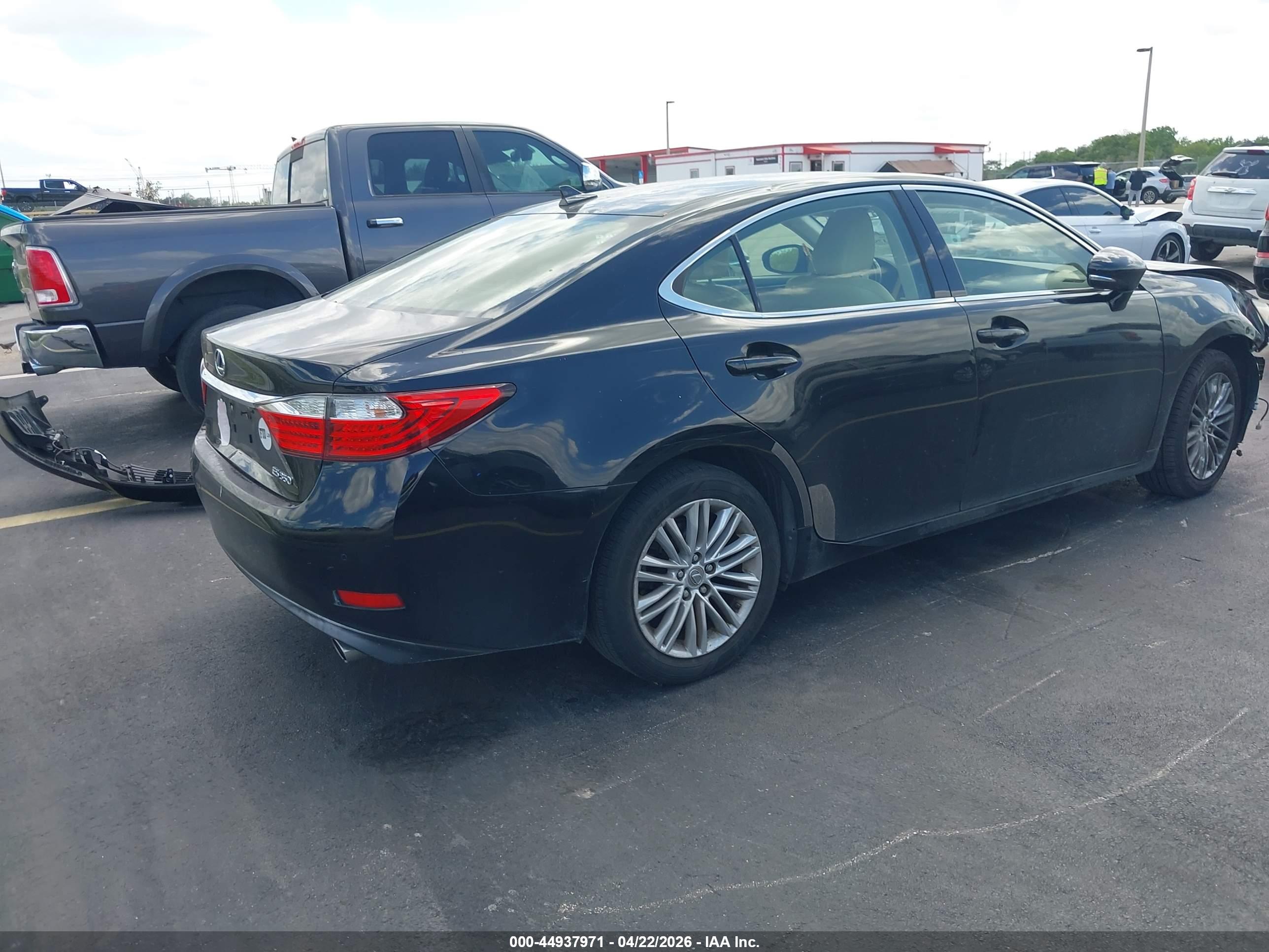 LEXUS ES image 4