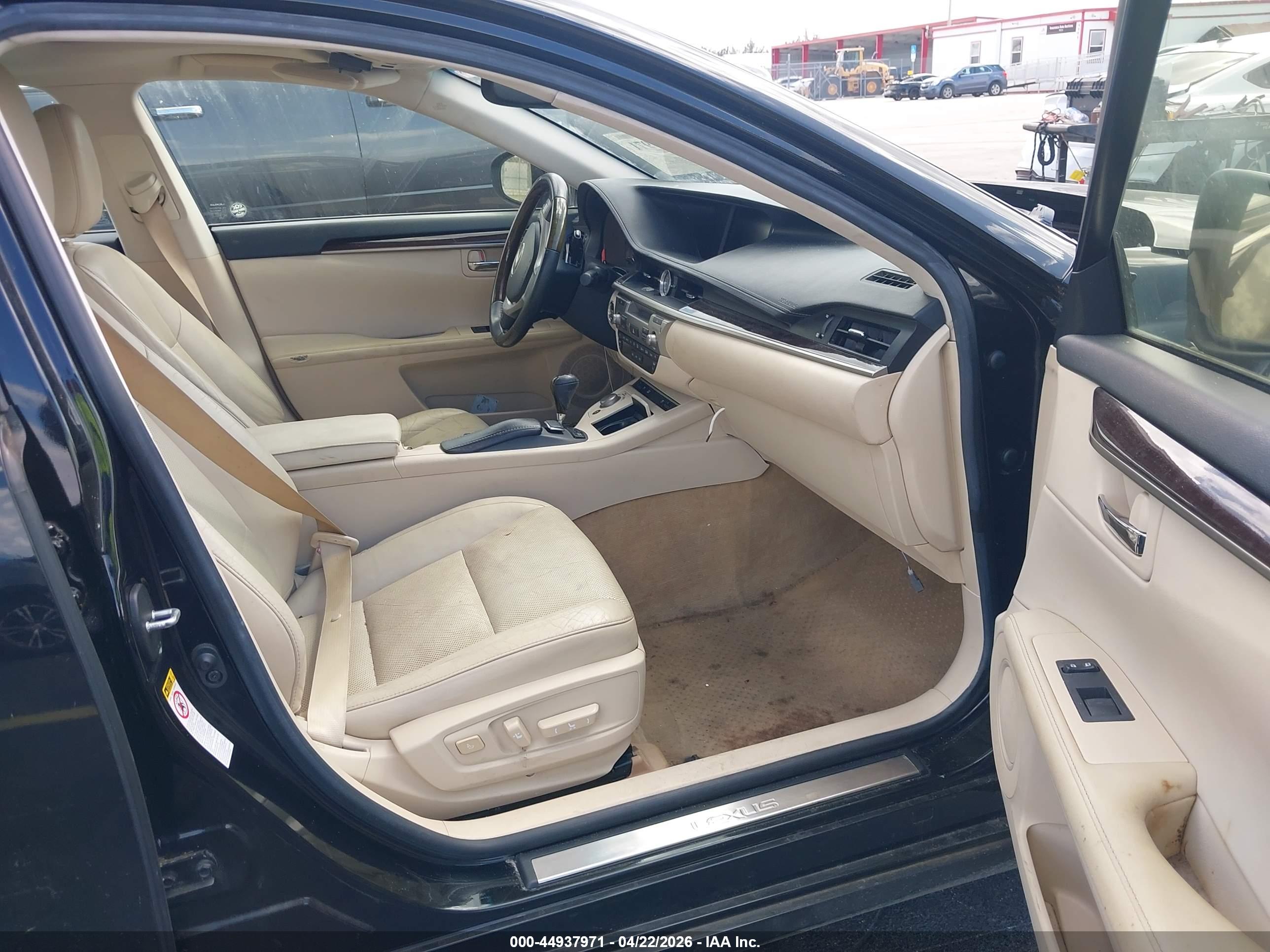 LEXUS ES image 5