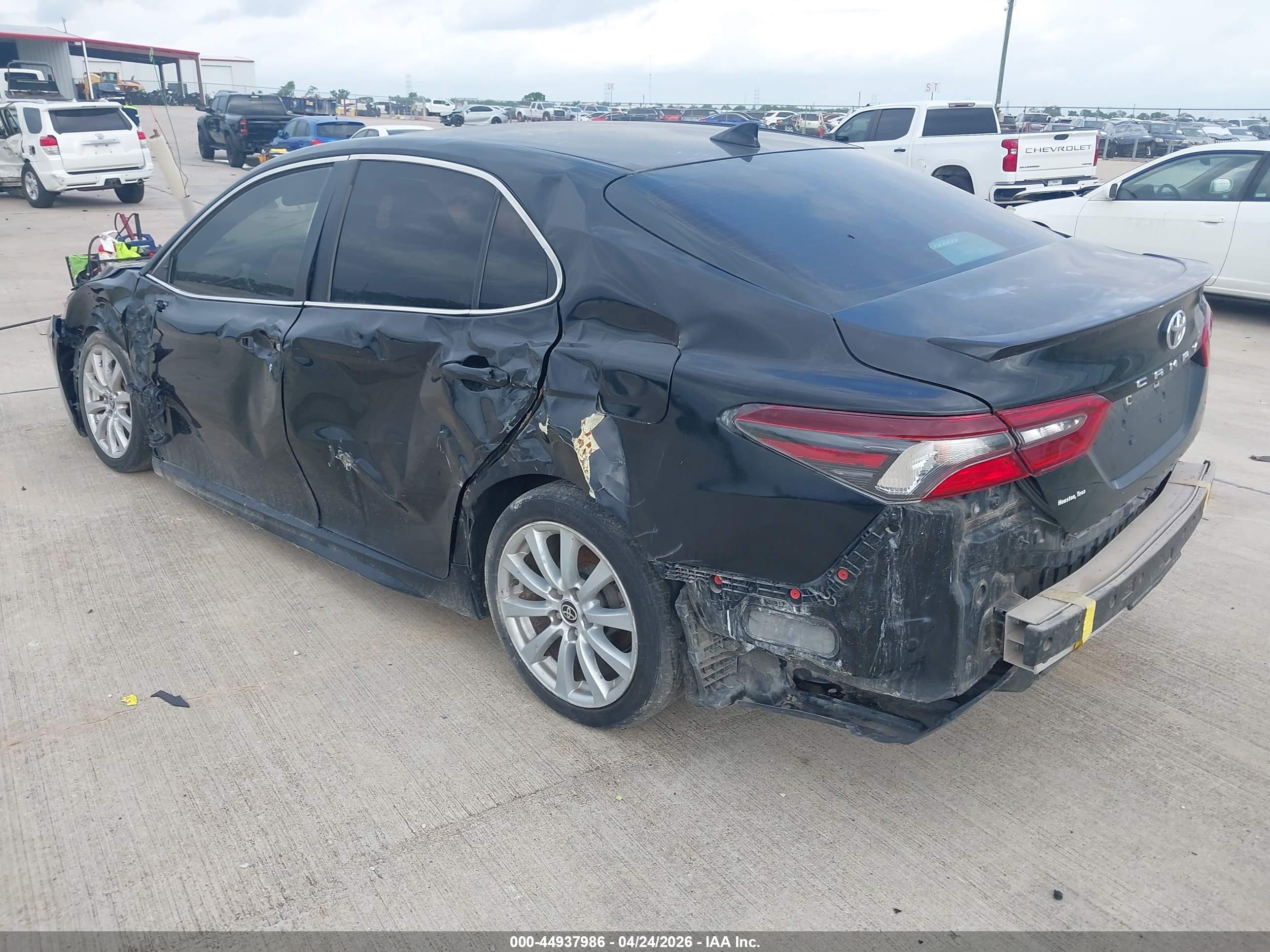 TOYOTA CAMRY image 3