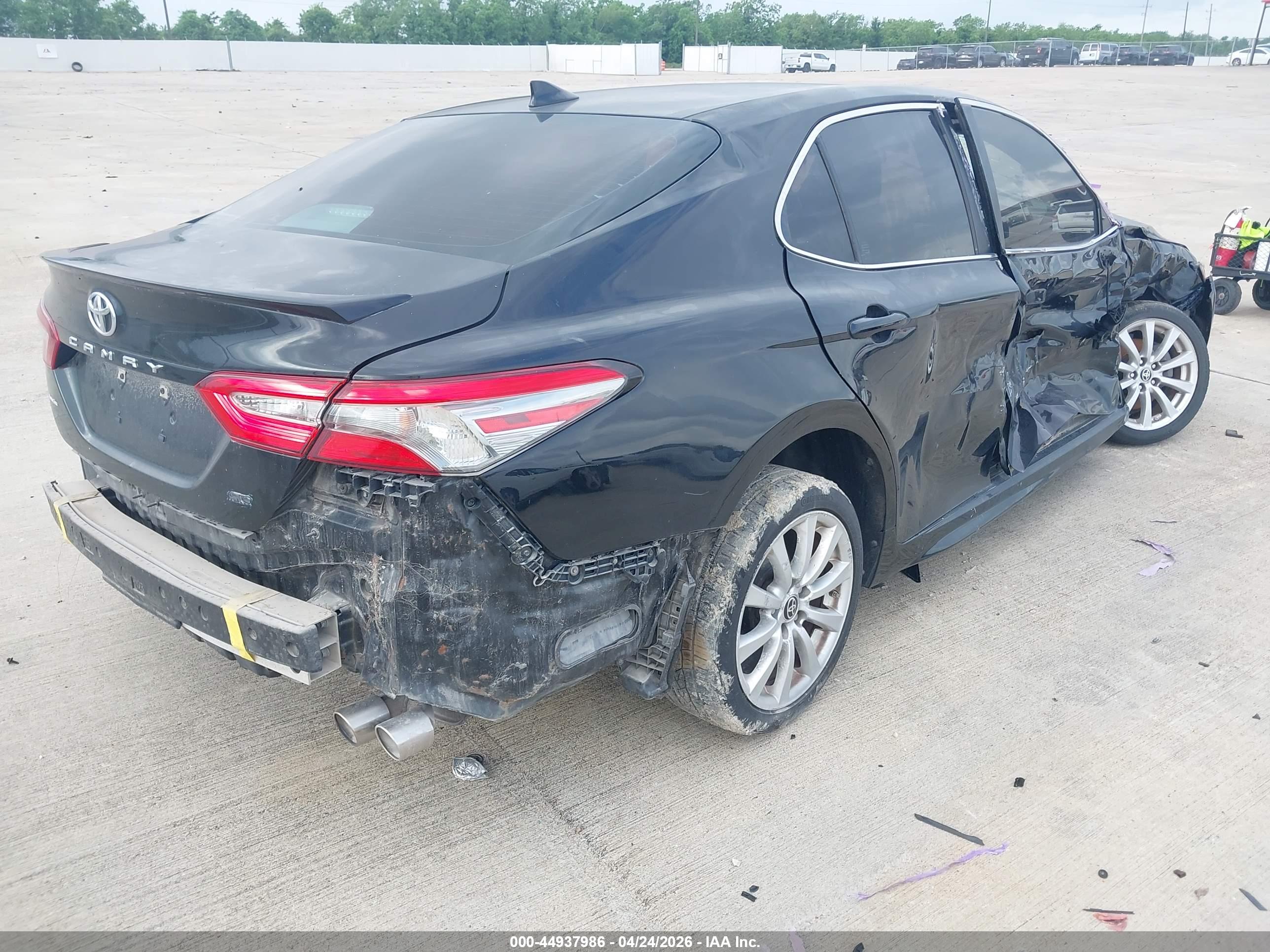 TOYOTA CAMRY image 4
