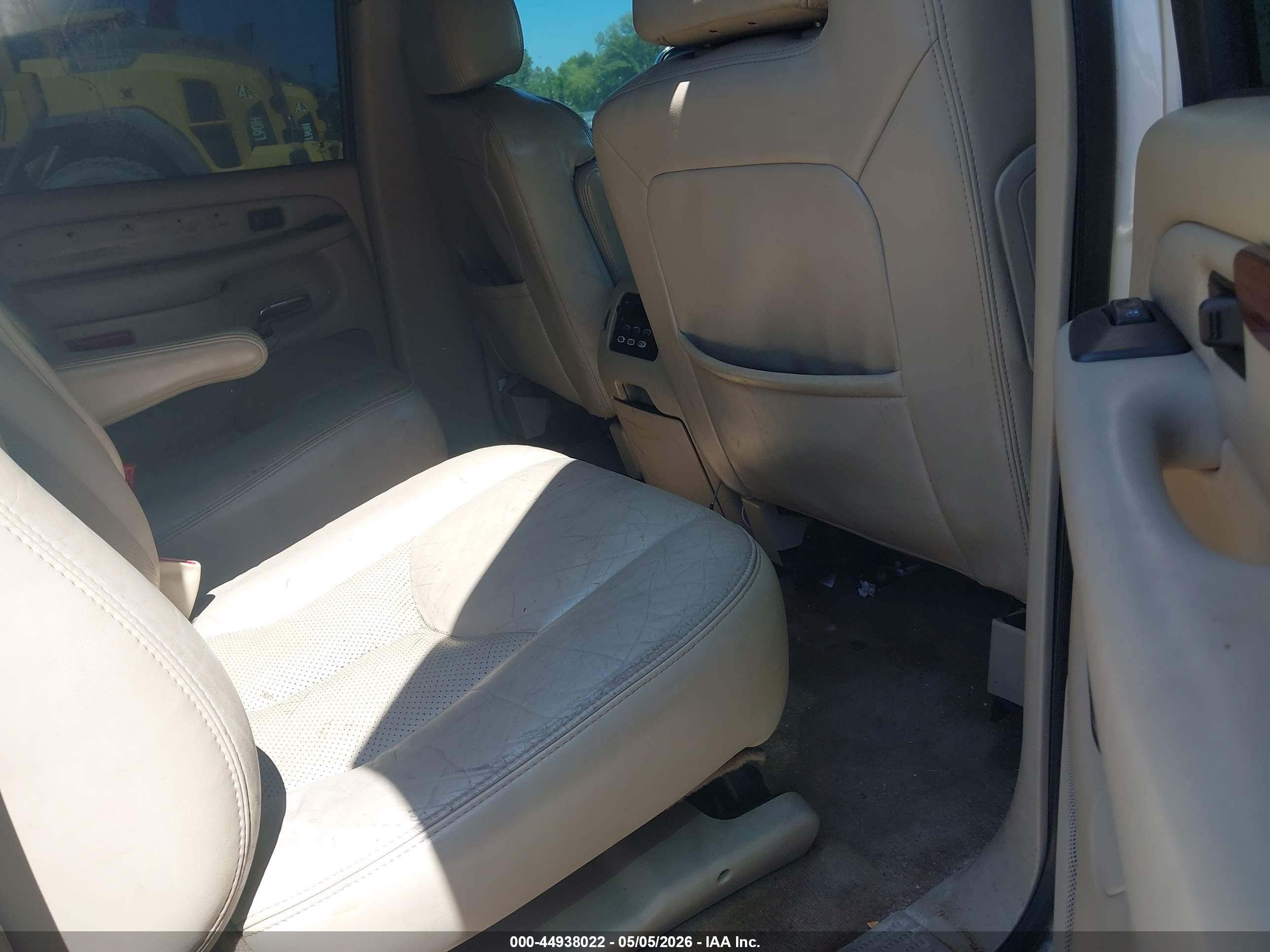 CADILLAC ESCALADE image 8