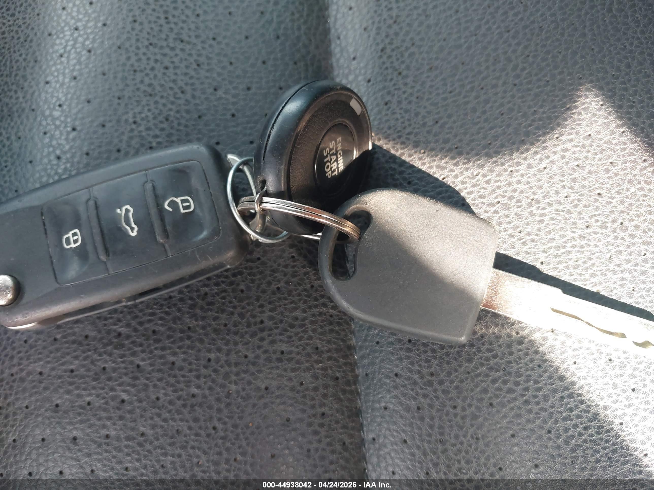 VOLKSWAGEN TIGUAN image 11