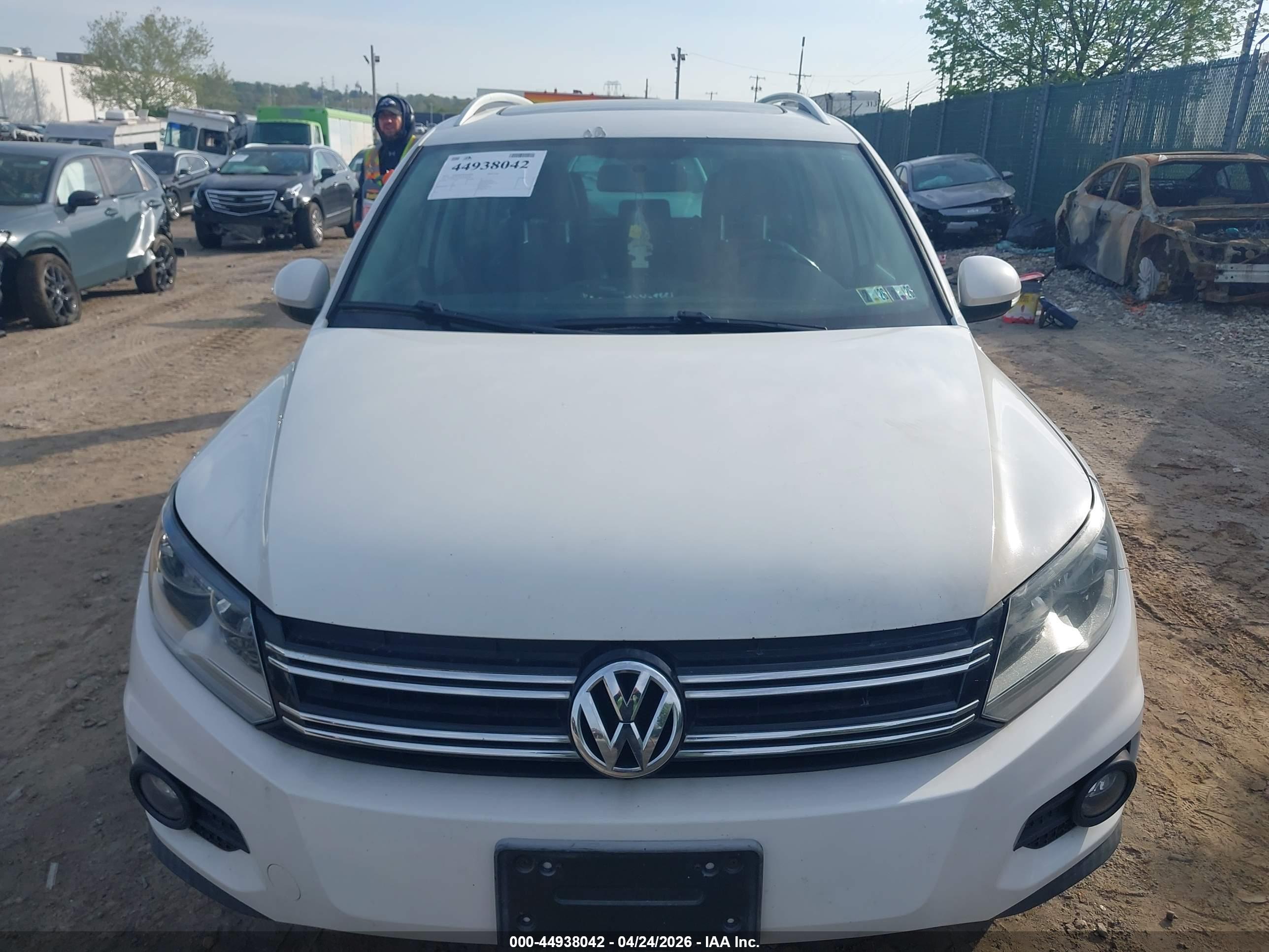 VOLKSWAGEN TIGUAN image 6