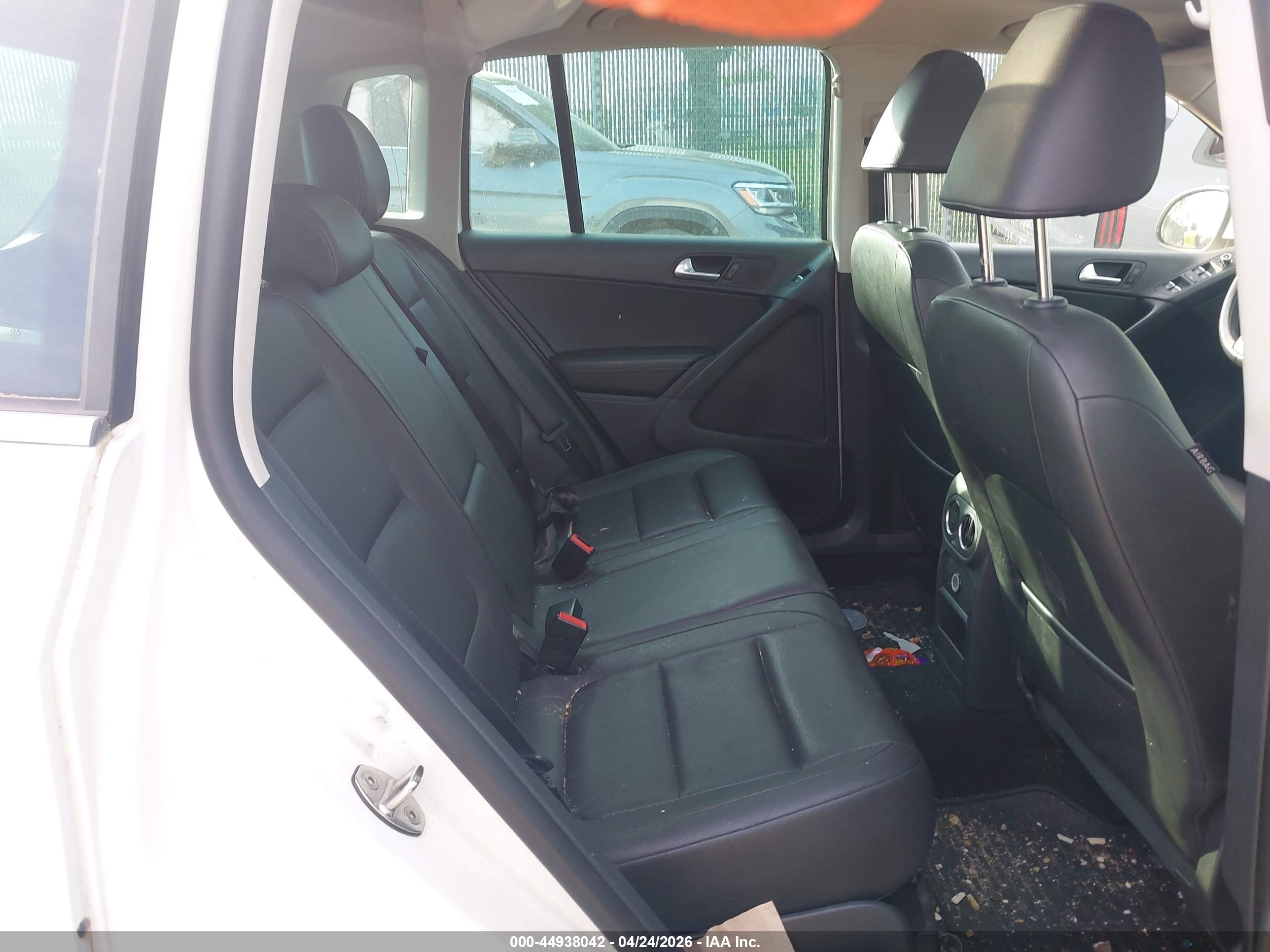 VOLKSWAGEN TIGUAN image 8