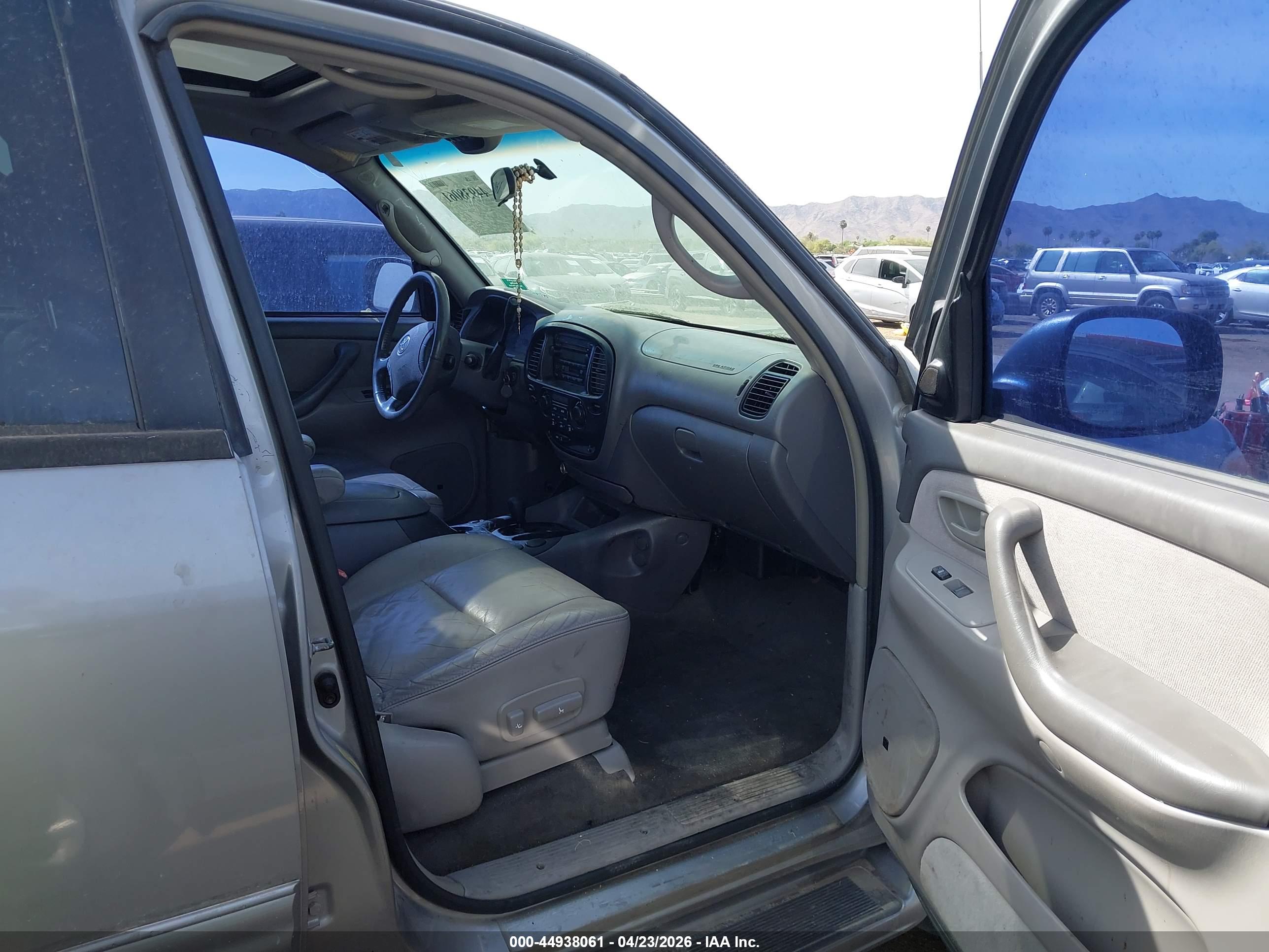 TOYOTA SEQUOIA image 5