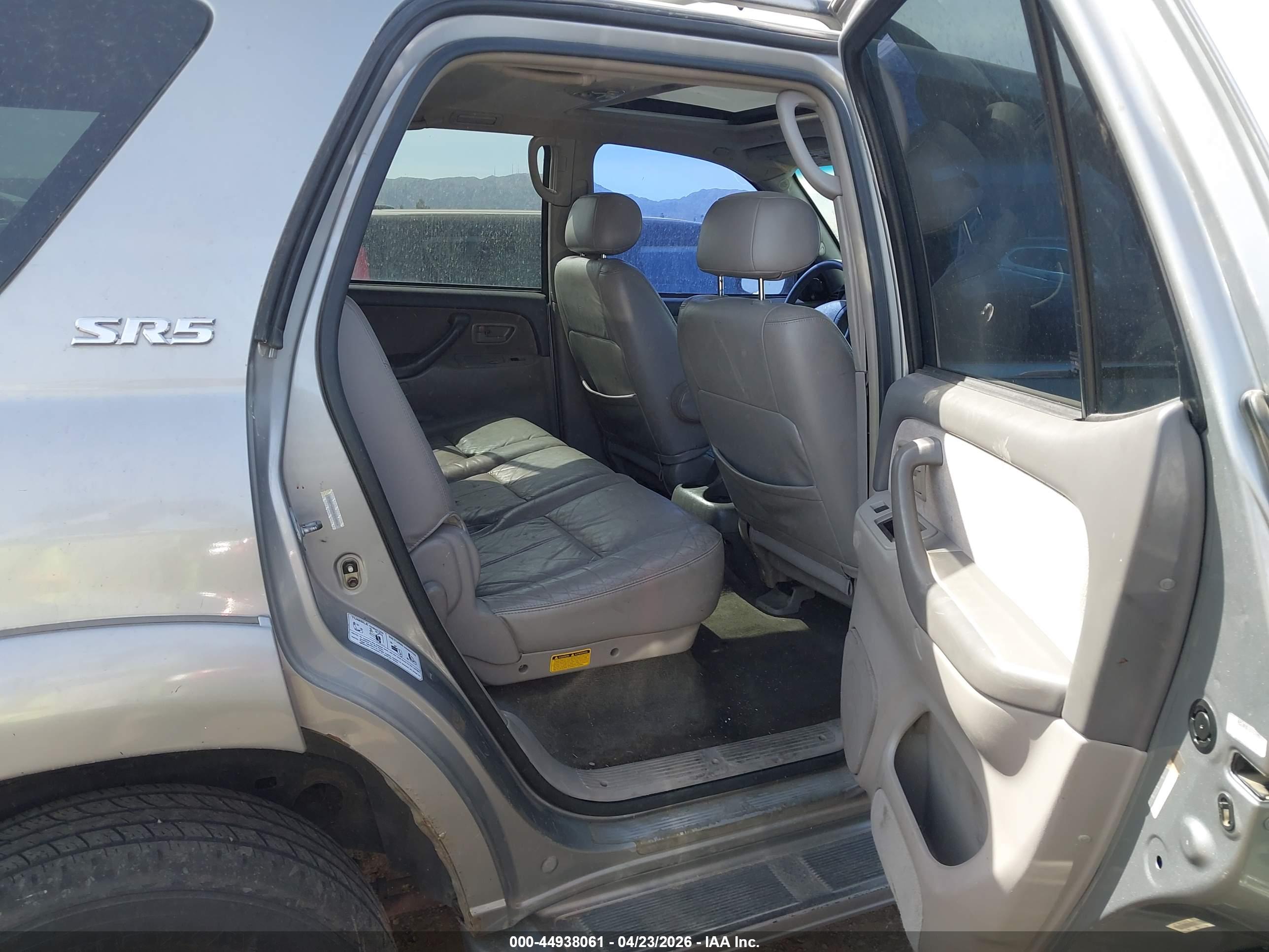 TOYOTA SEQUOIA image 8