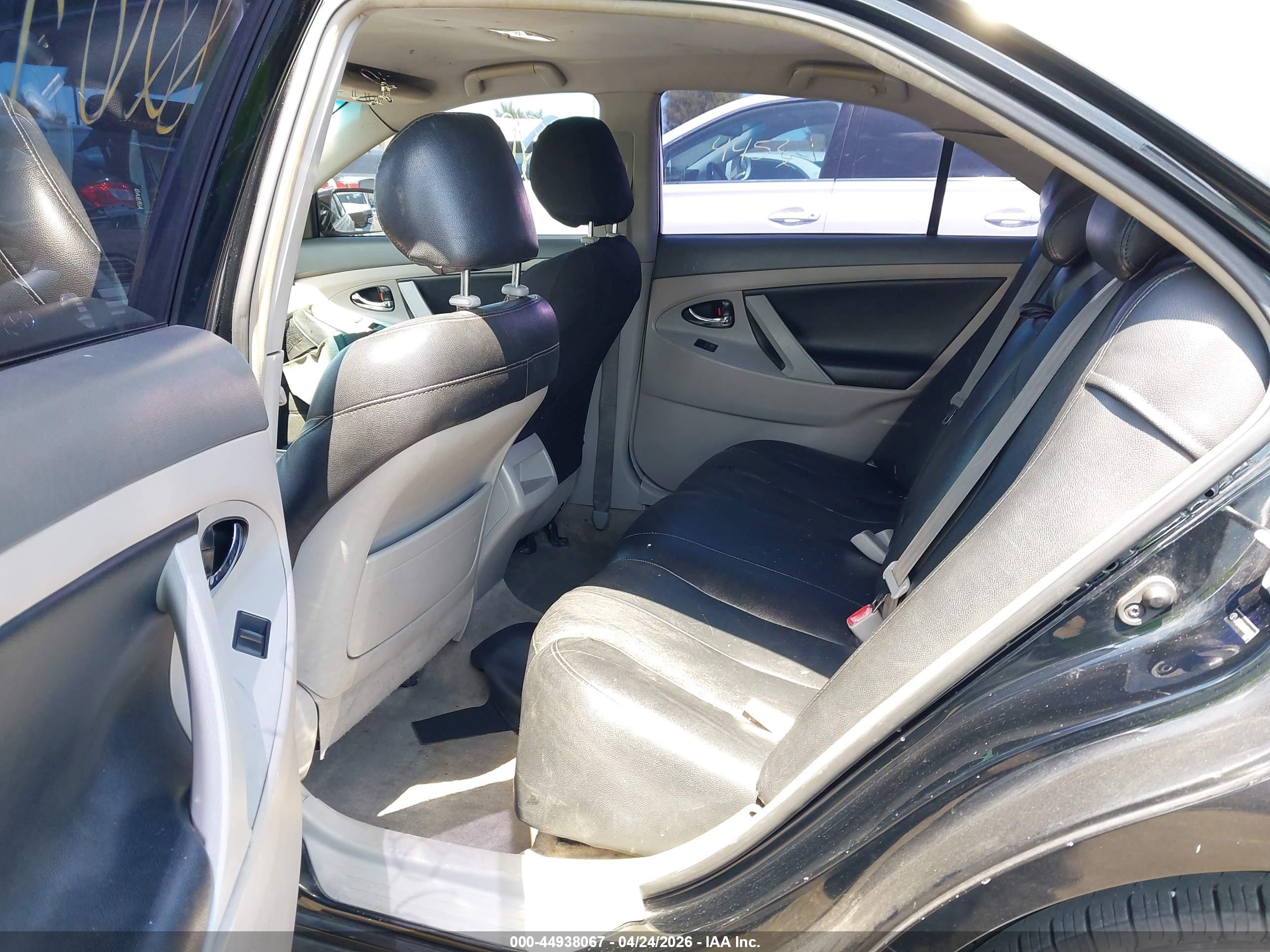 TOYOTA CAMRY image 8