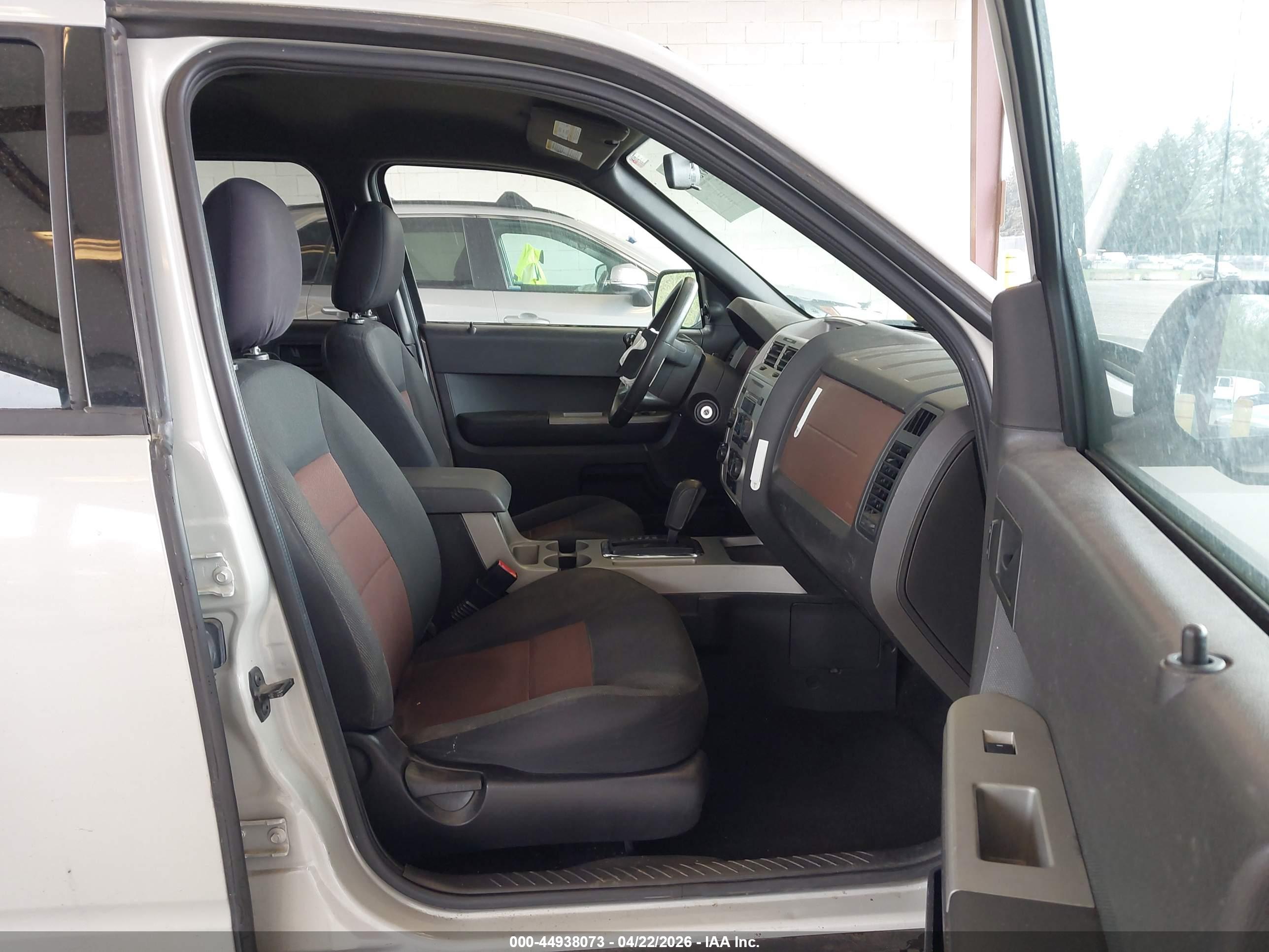 FORD ESCAPE image 5