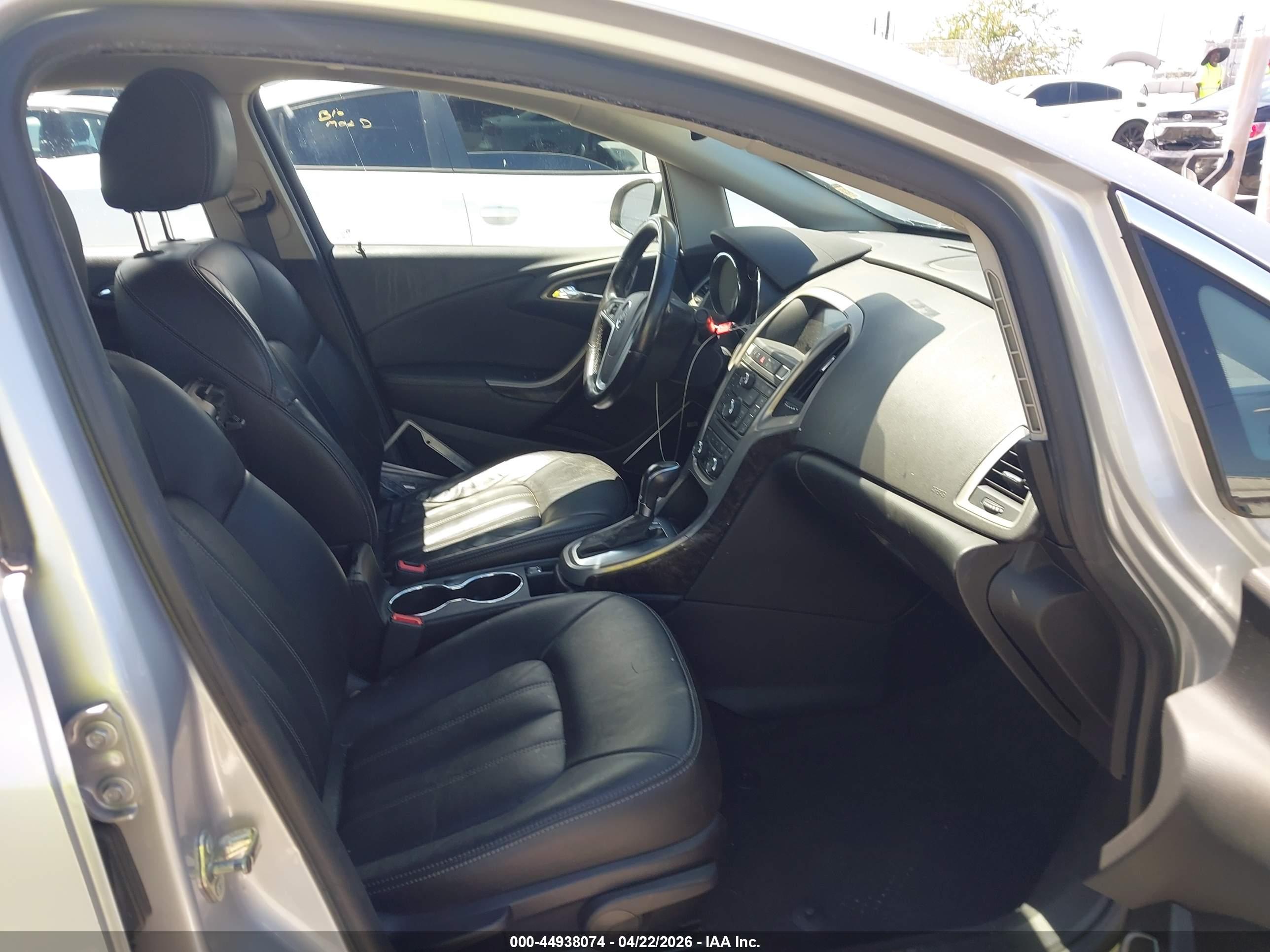 BUICK VERANO image 5