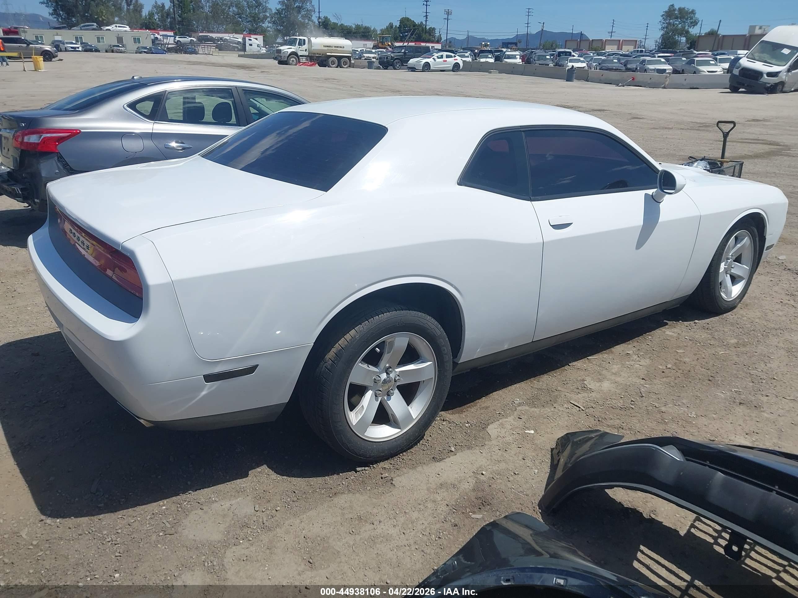 DODGE CHALLENGER image 4