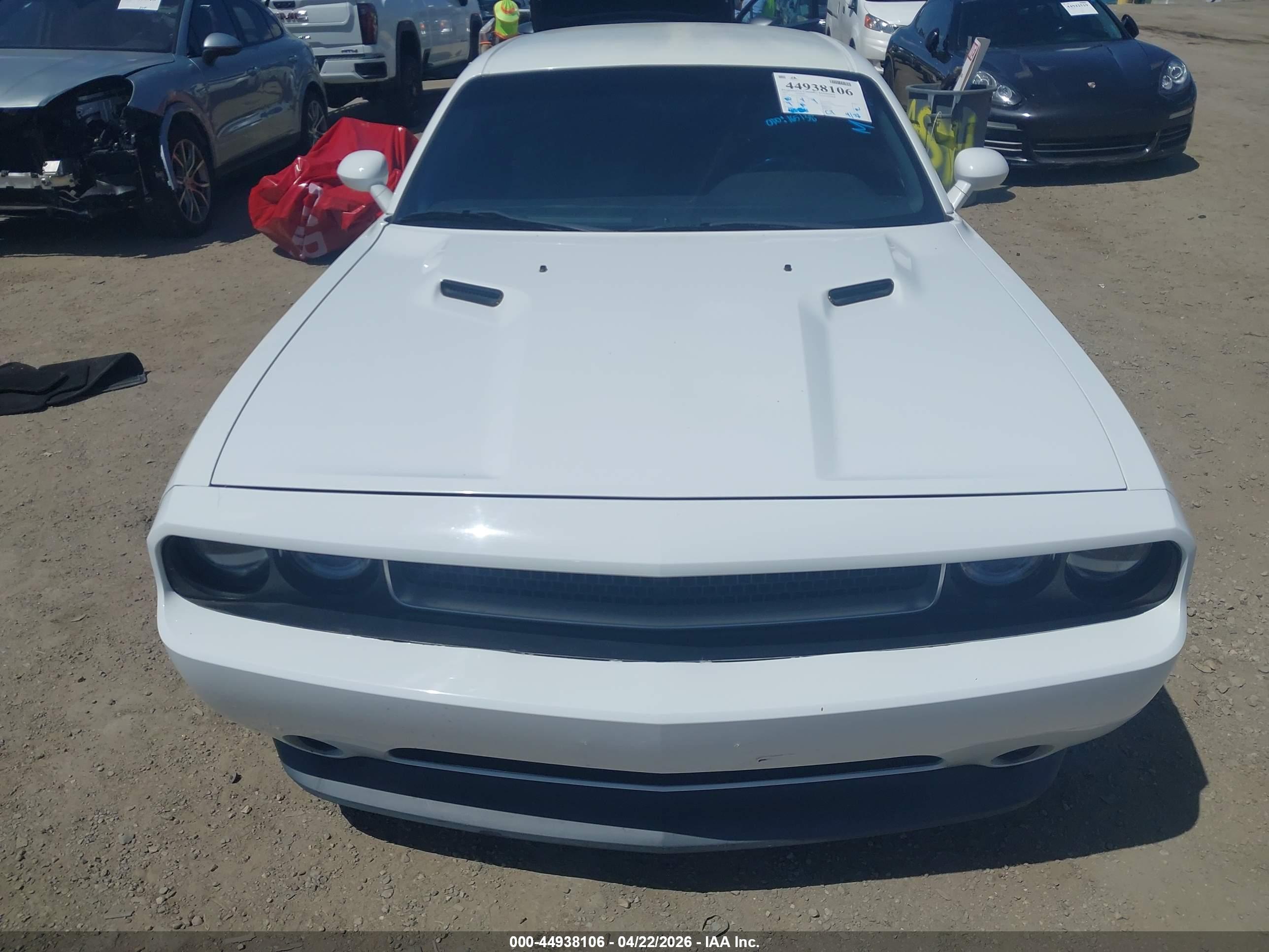 DODGE CHALLENGER image 6