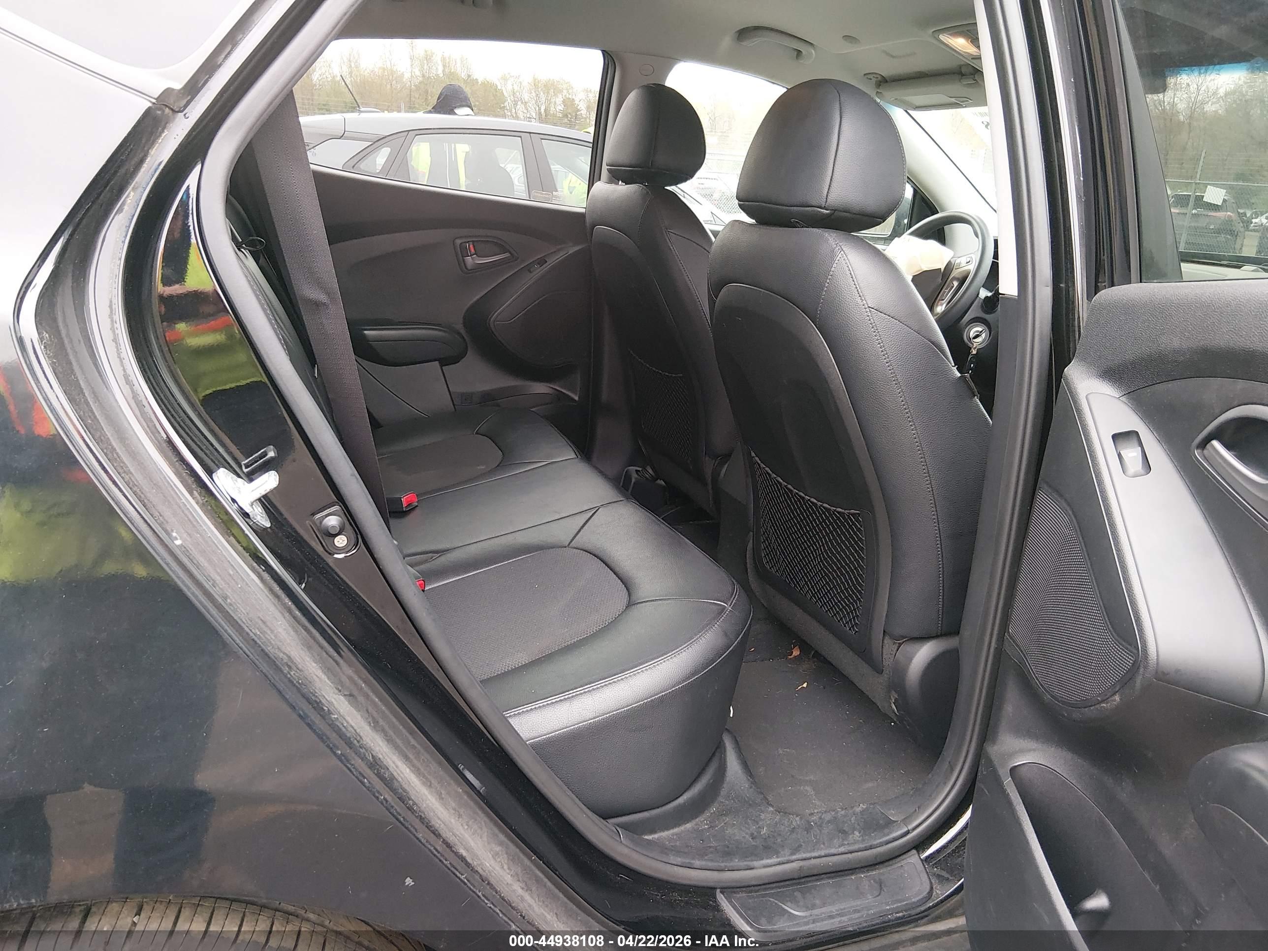 HYUNDAI TUCSON image 8