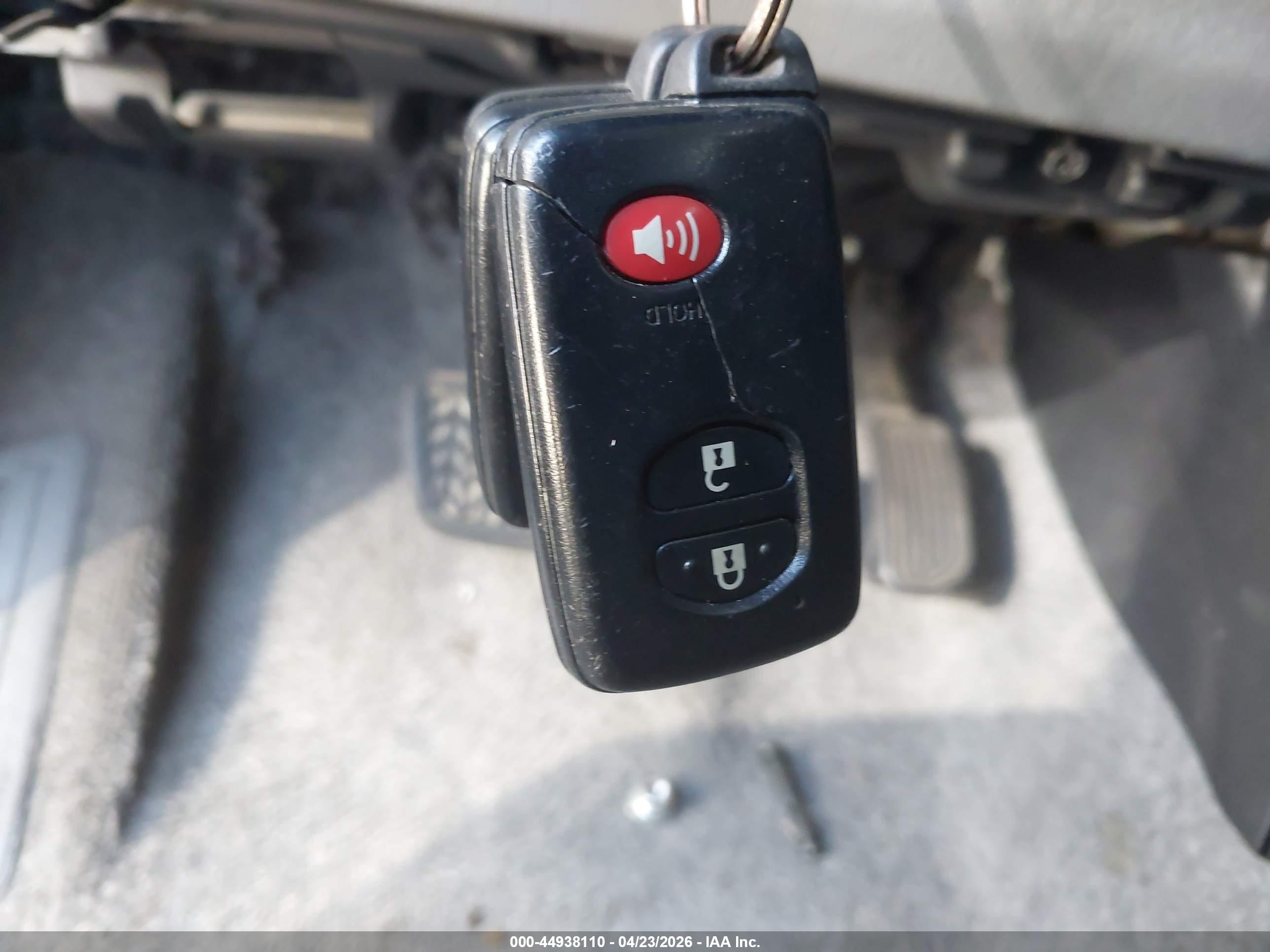 TOYOTA PRIUS image 11