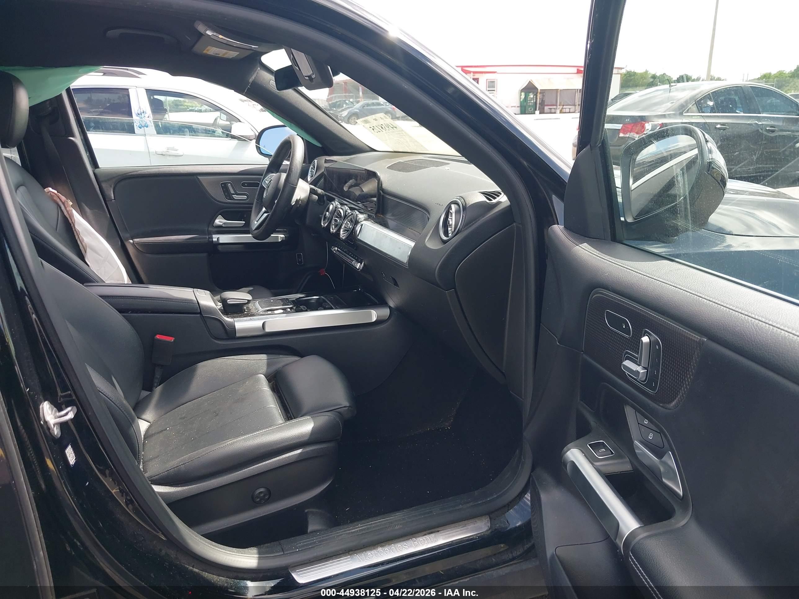 MERCEDES-BENZ GLB image 5