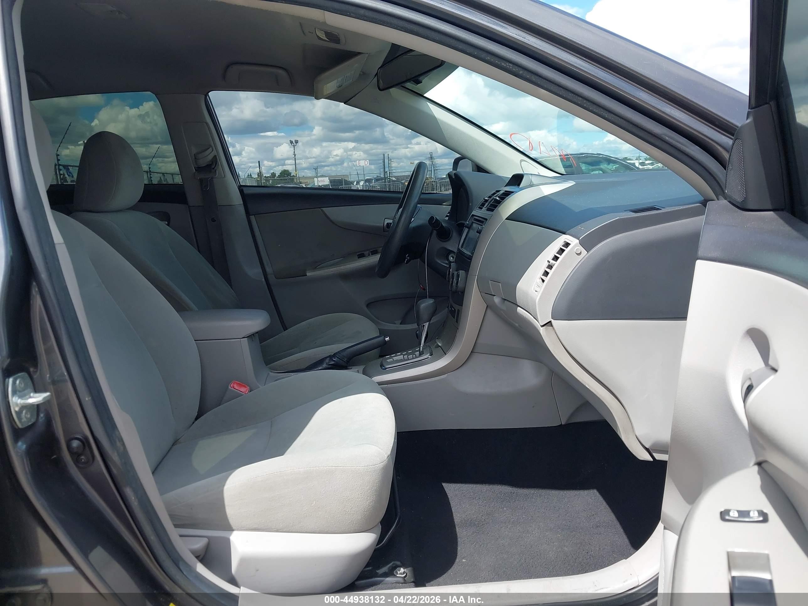 TOYOTA COROLLA image 5