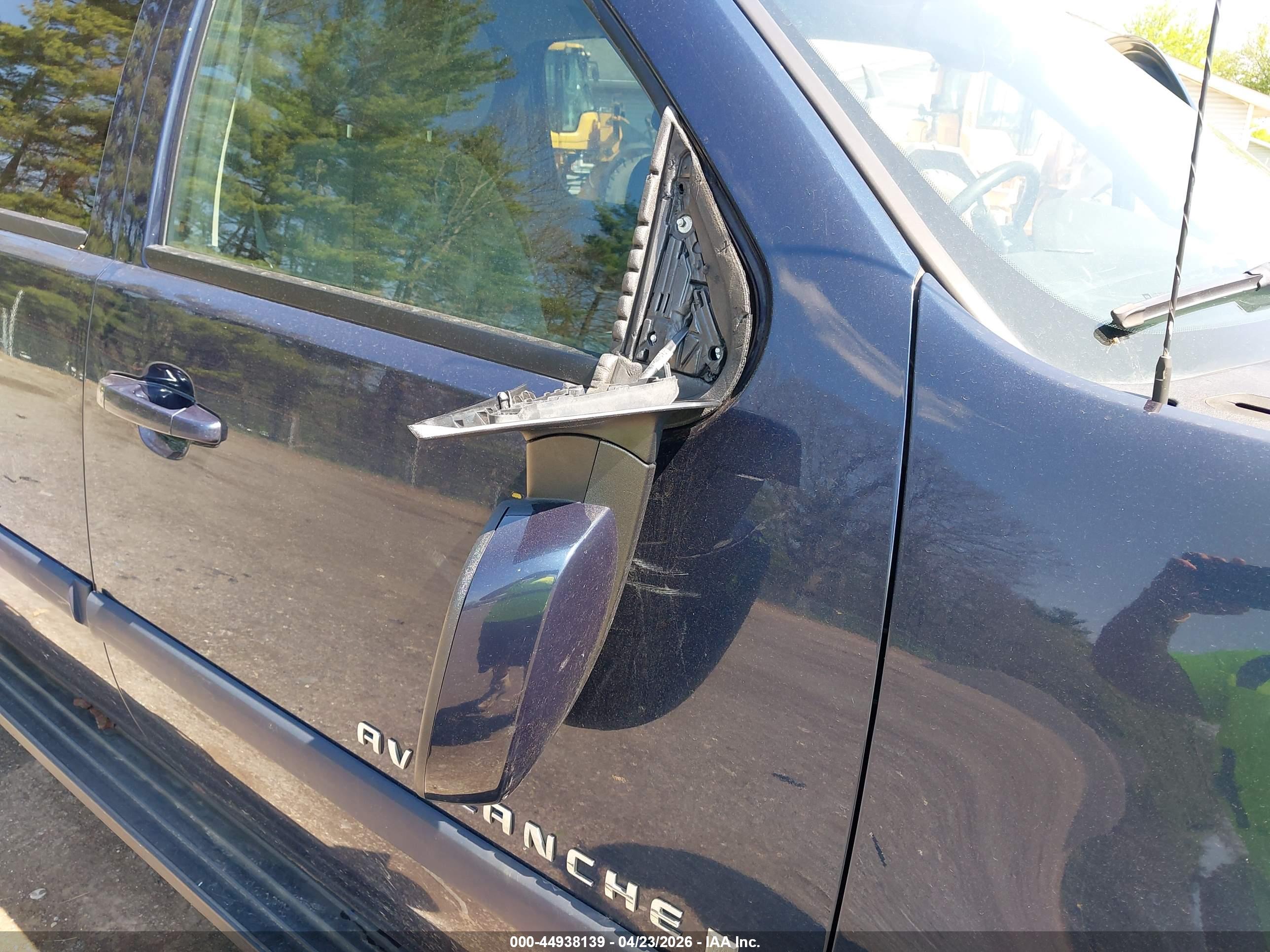 CHEVROLET AVALANCHE image 6