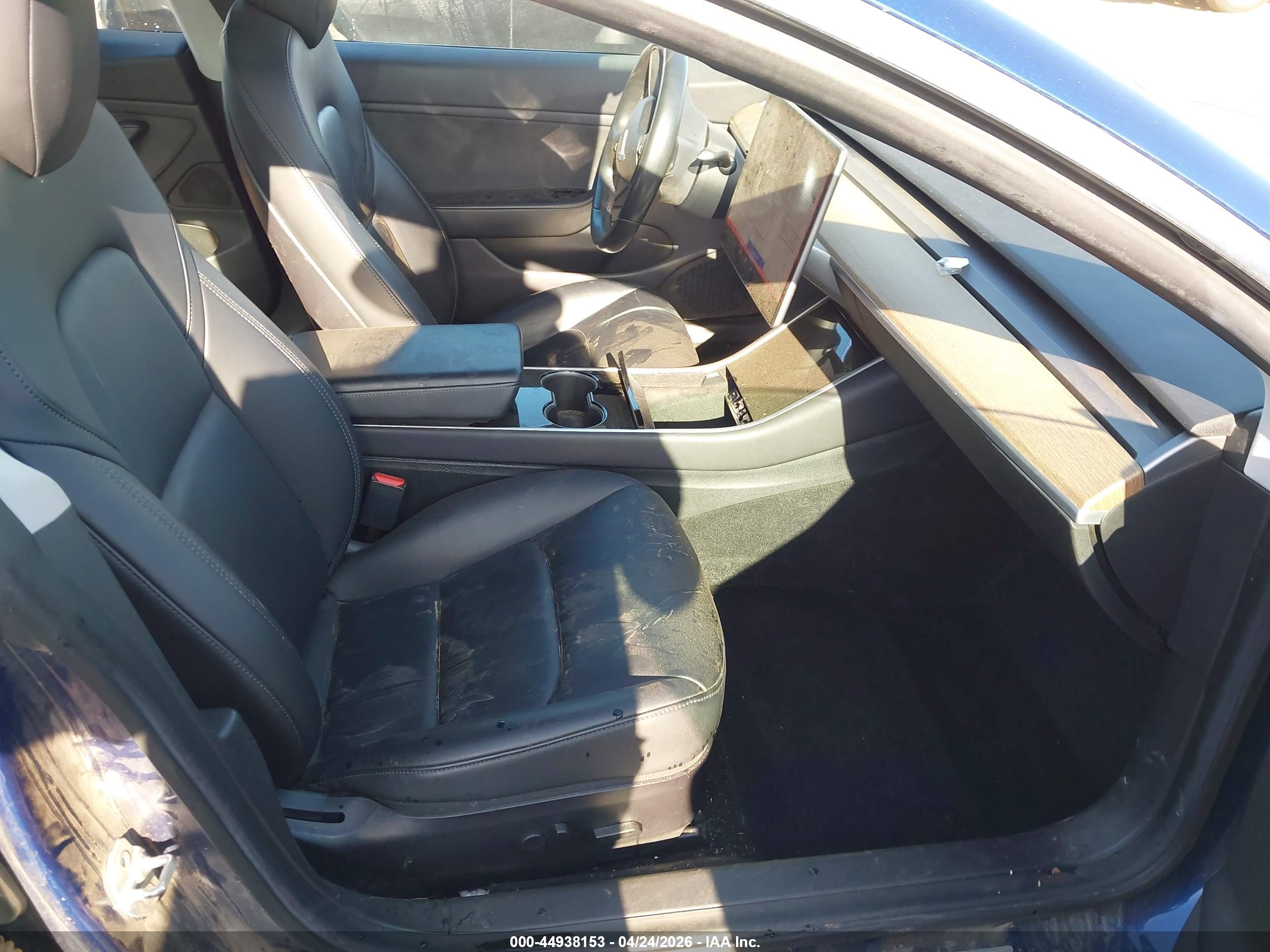 TESLA MODEL image 5