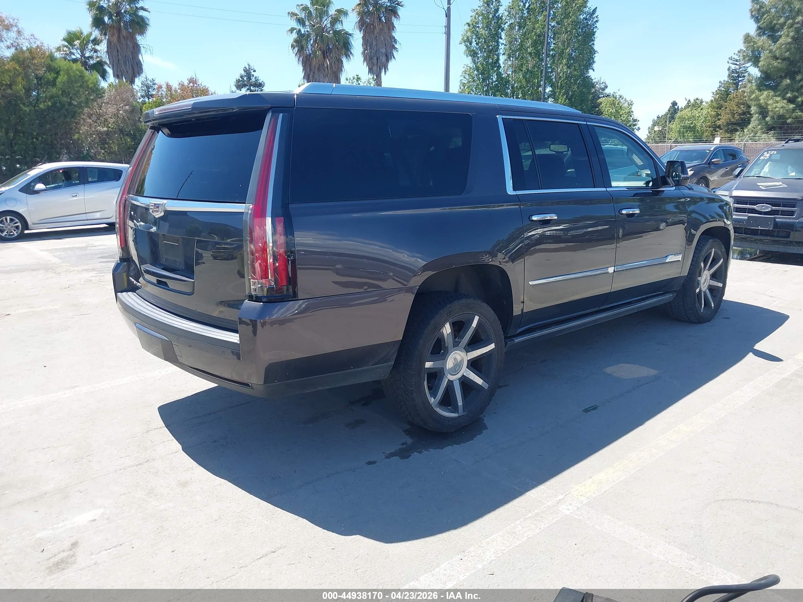 CADILLAC ESCALADE image 4