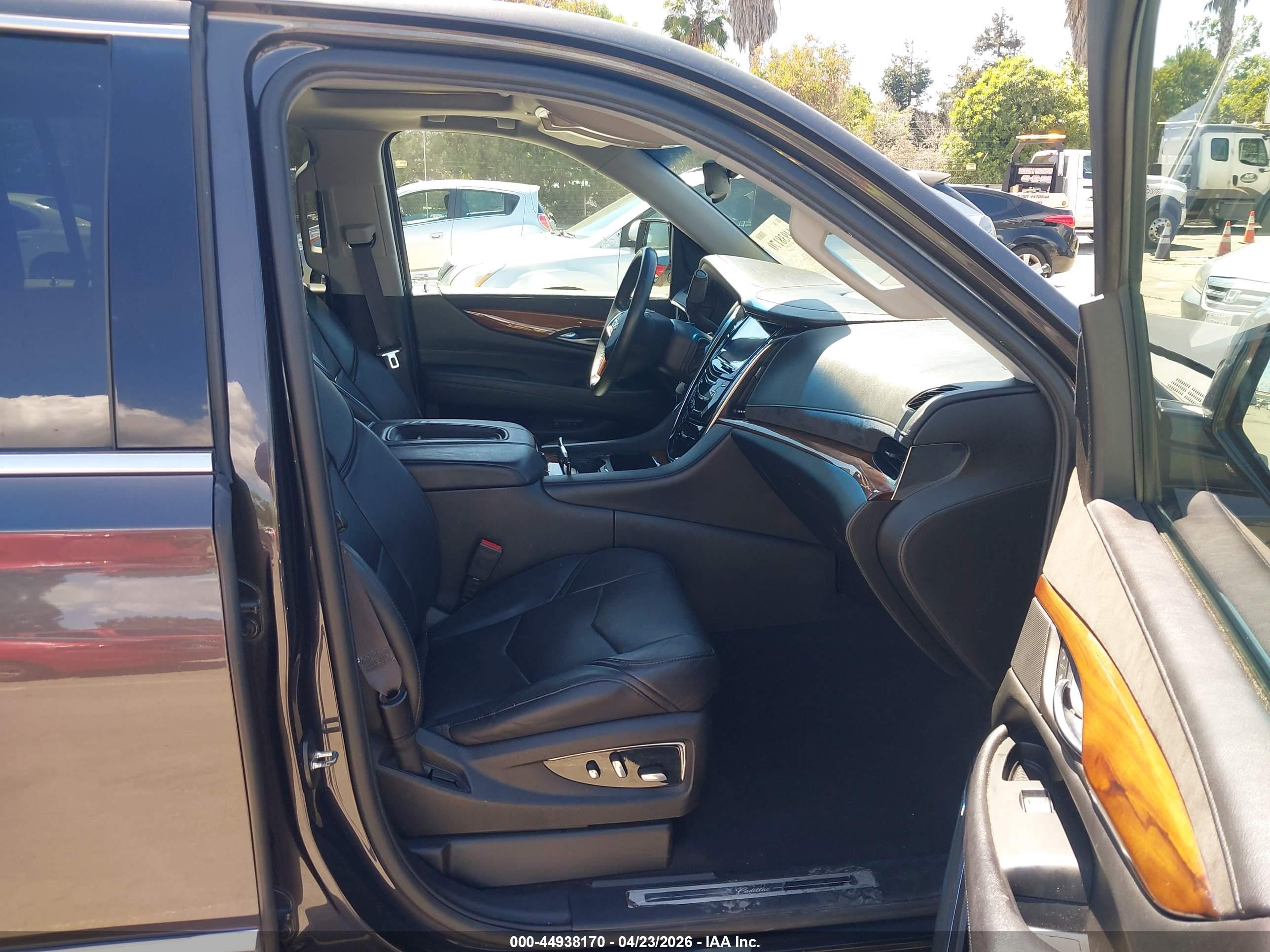 CADILLAC ESCALADE image 5