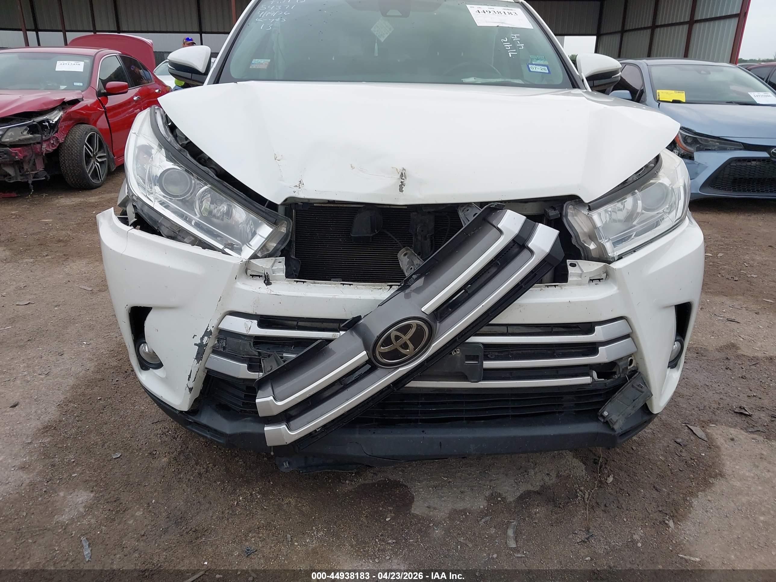 TOYOTA HIGHLANDER image 6