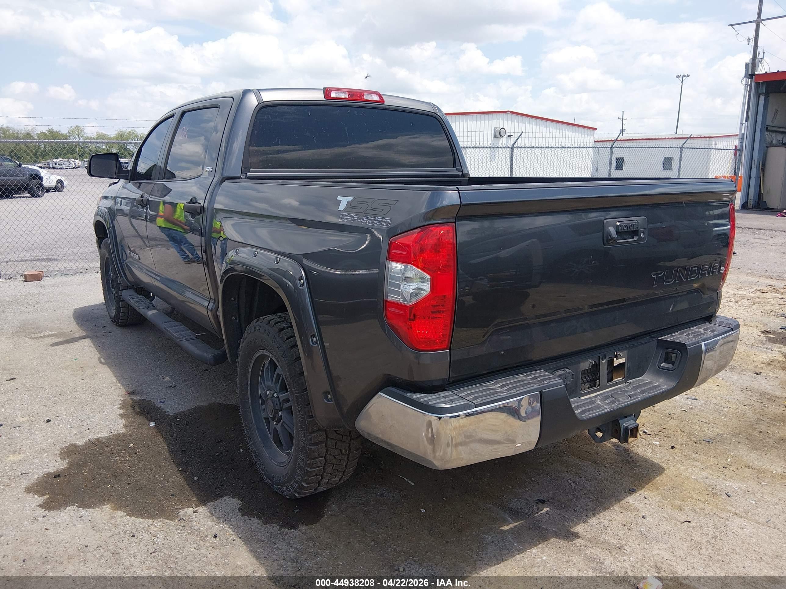 TOYOTA TUNDRA image 3