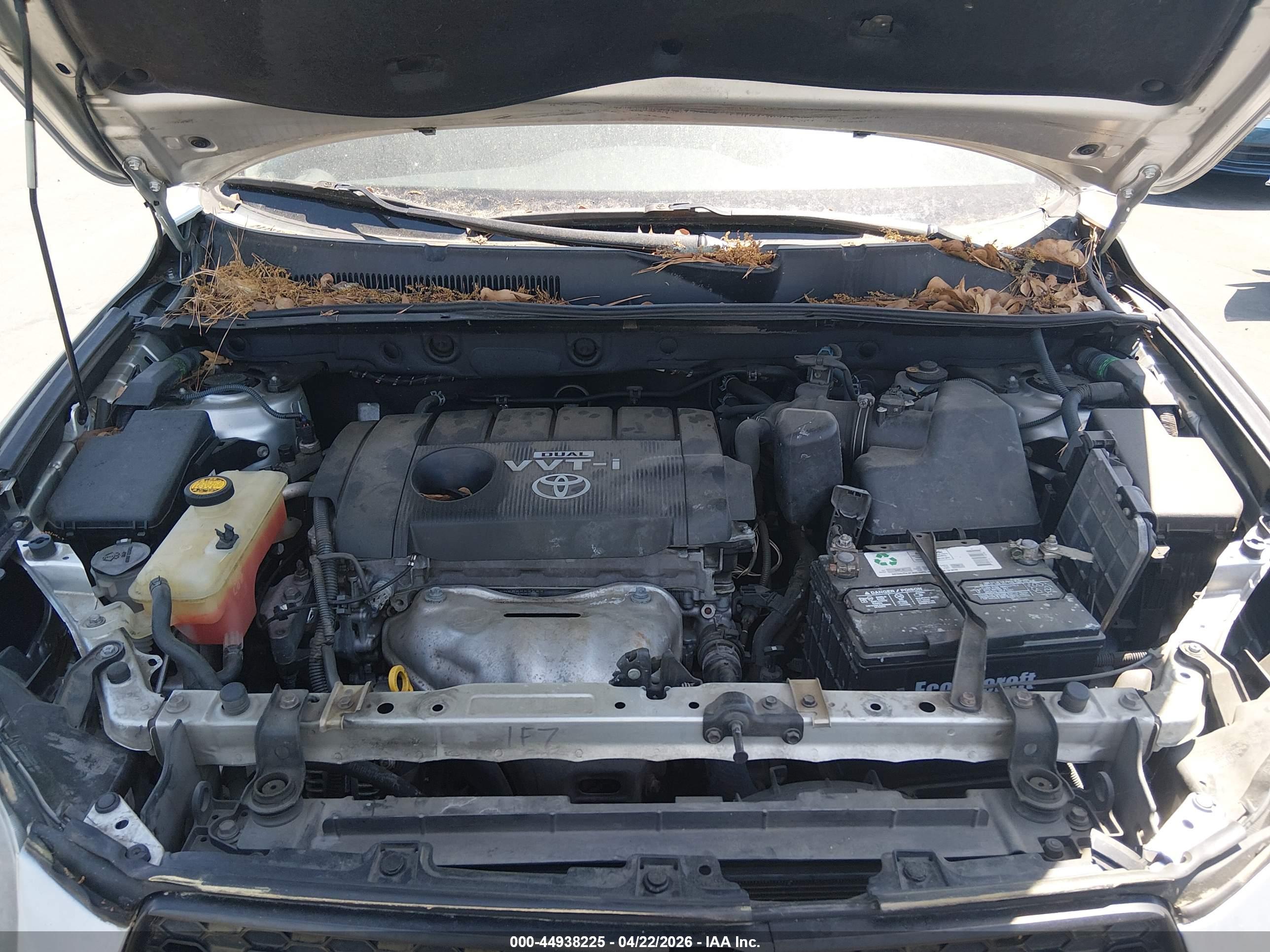 TOYOTA RAV4 image 10
