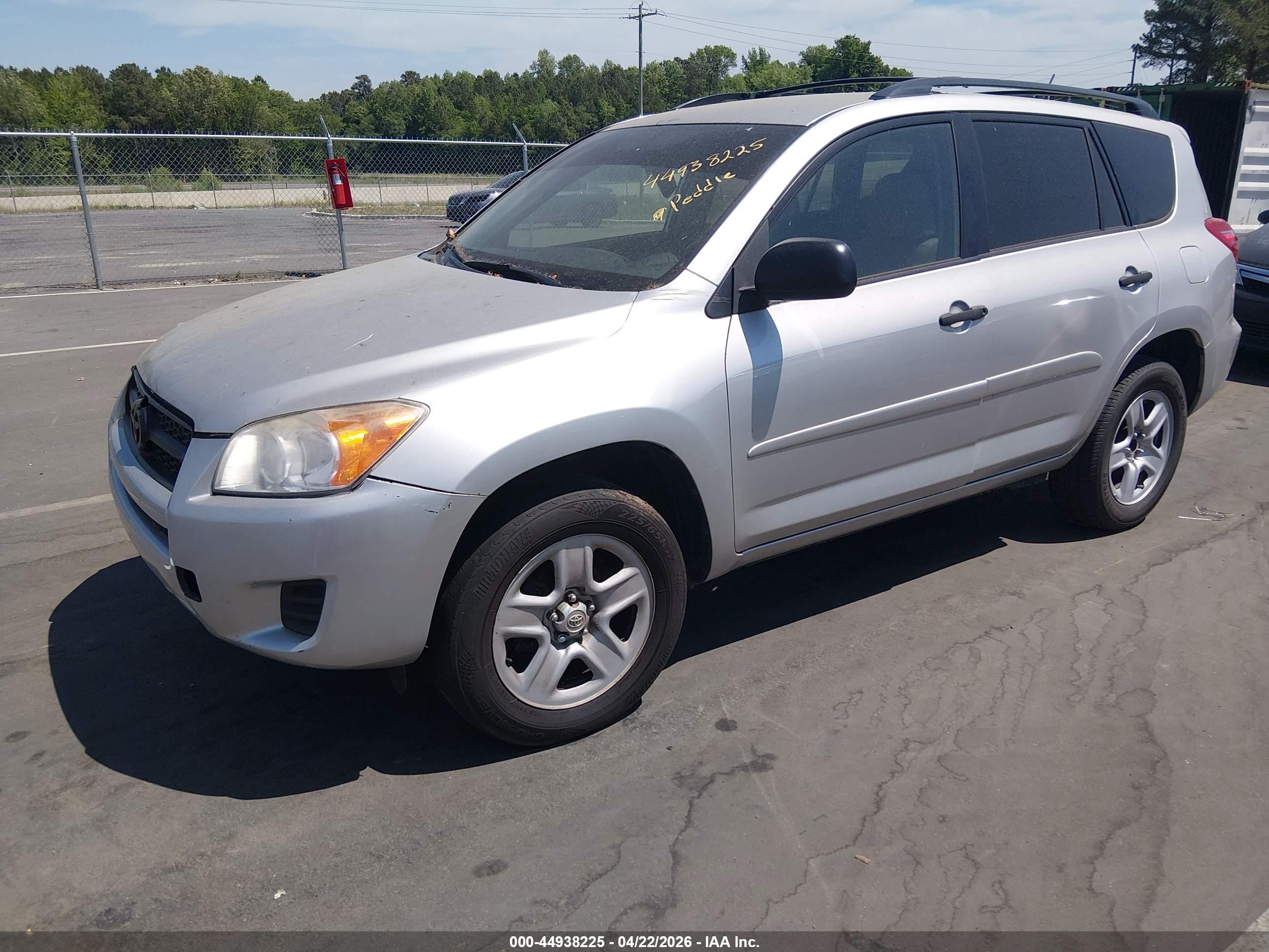 TOYOTA RAV4 image 2