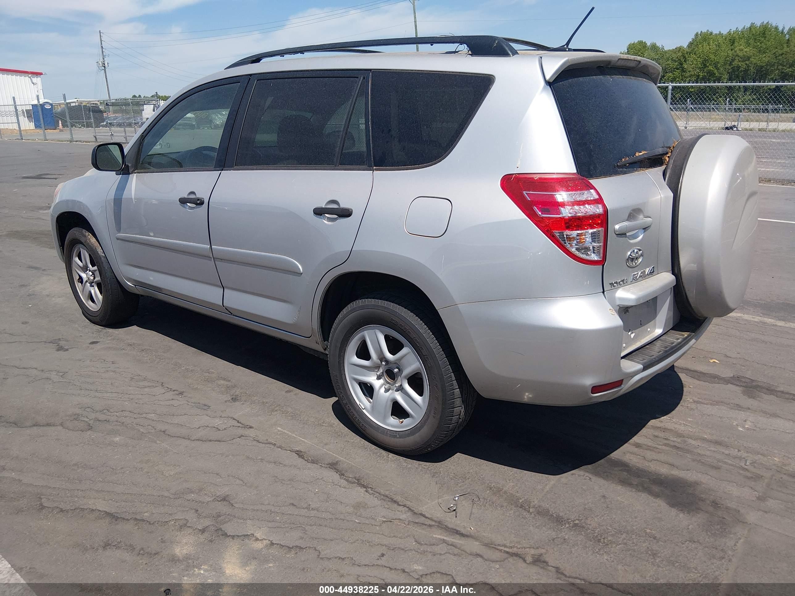 TOYOTA RAV4 image 3