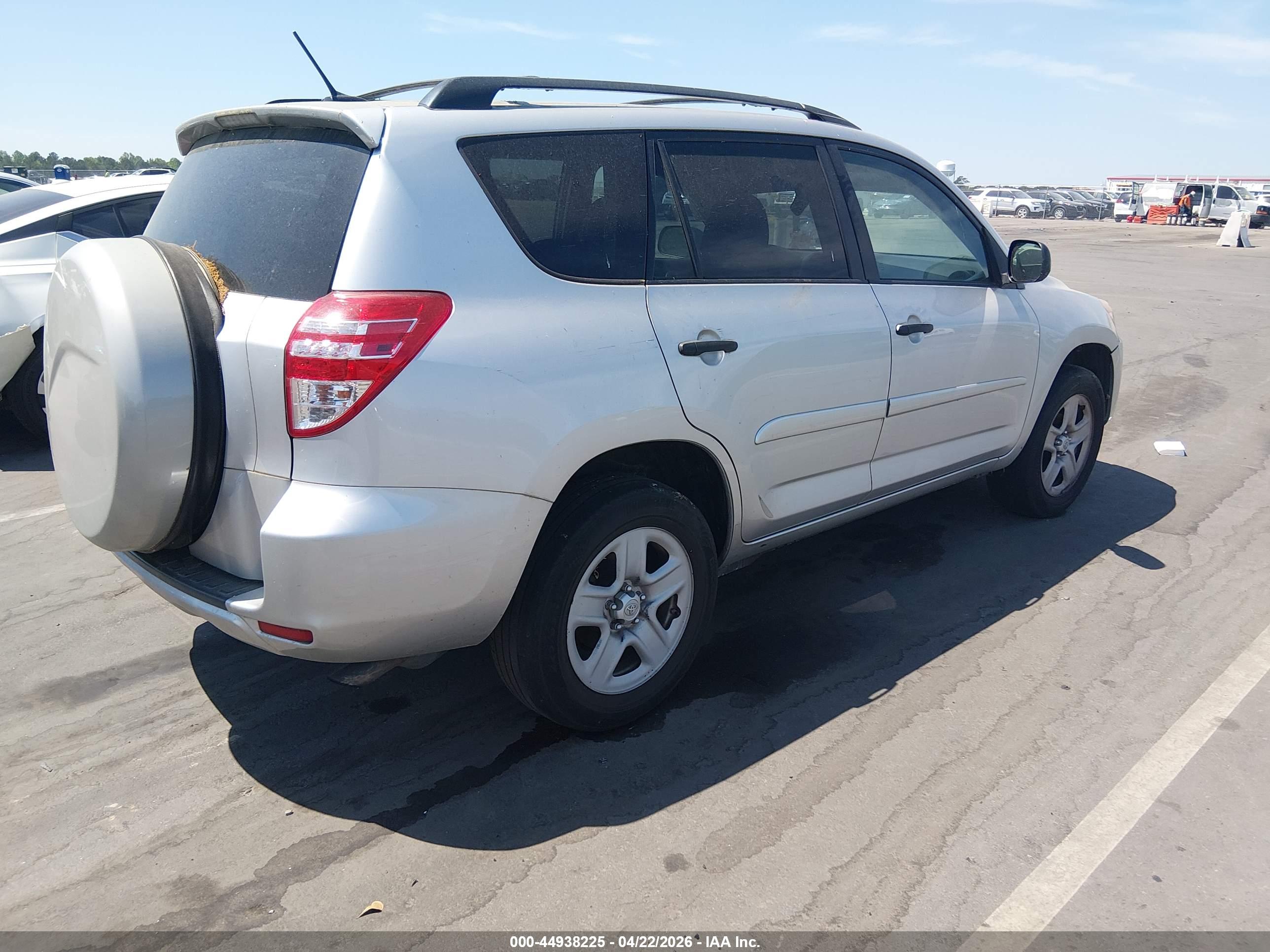 TOYOTA RAV4 image 4