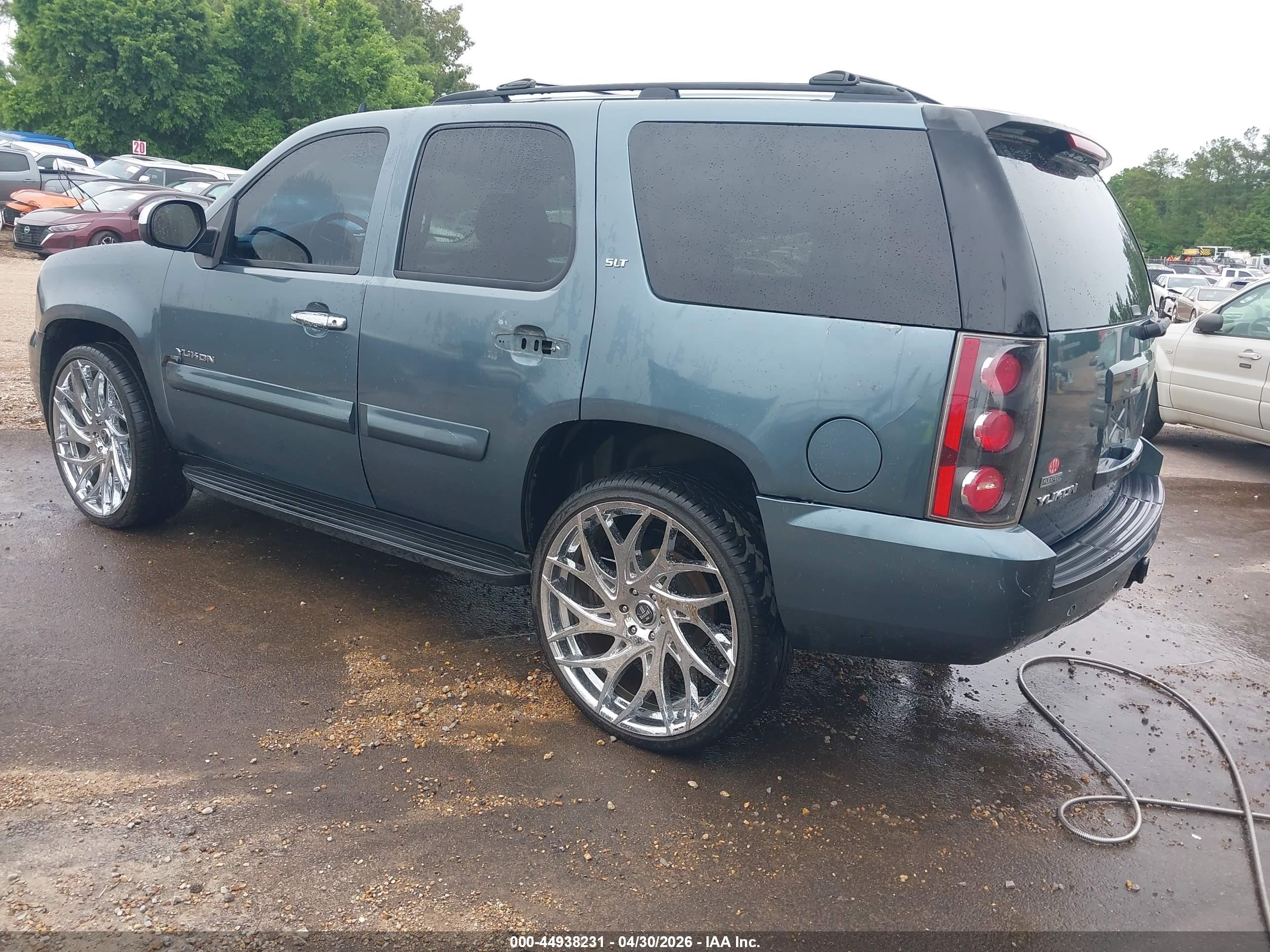 GMC YUKON image 3