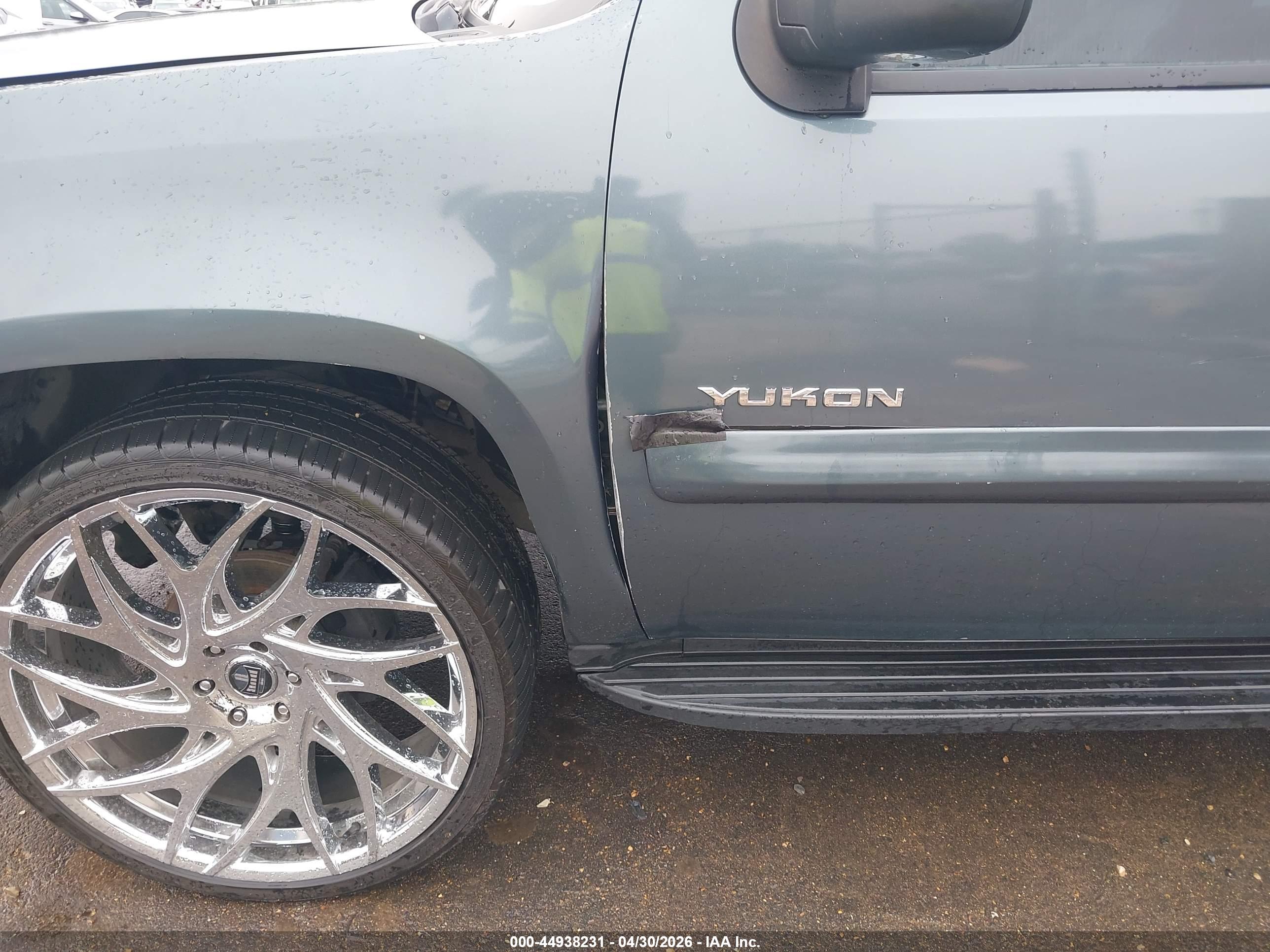 GMC YUKON image 6