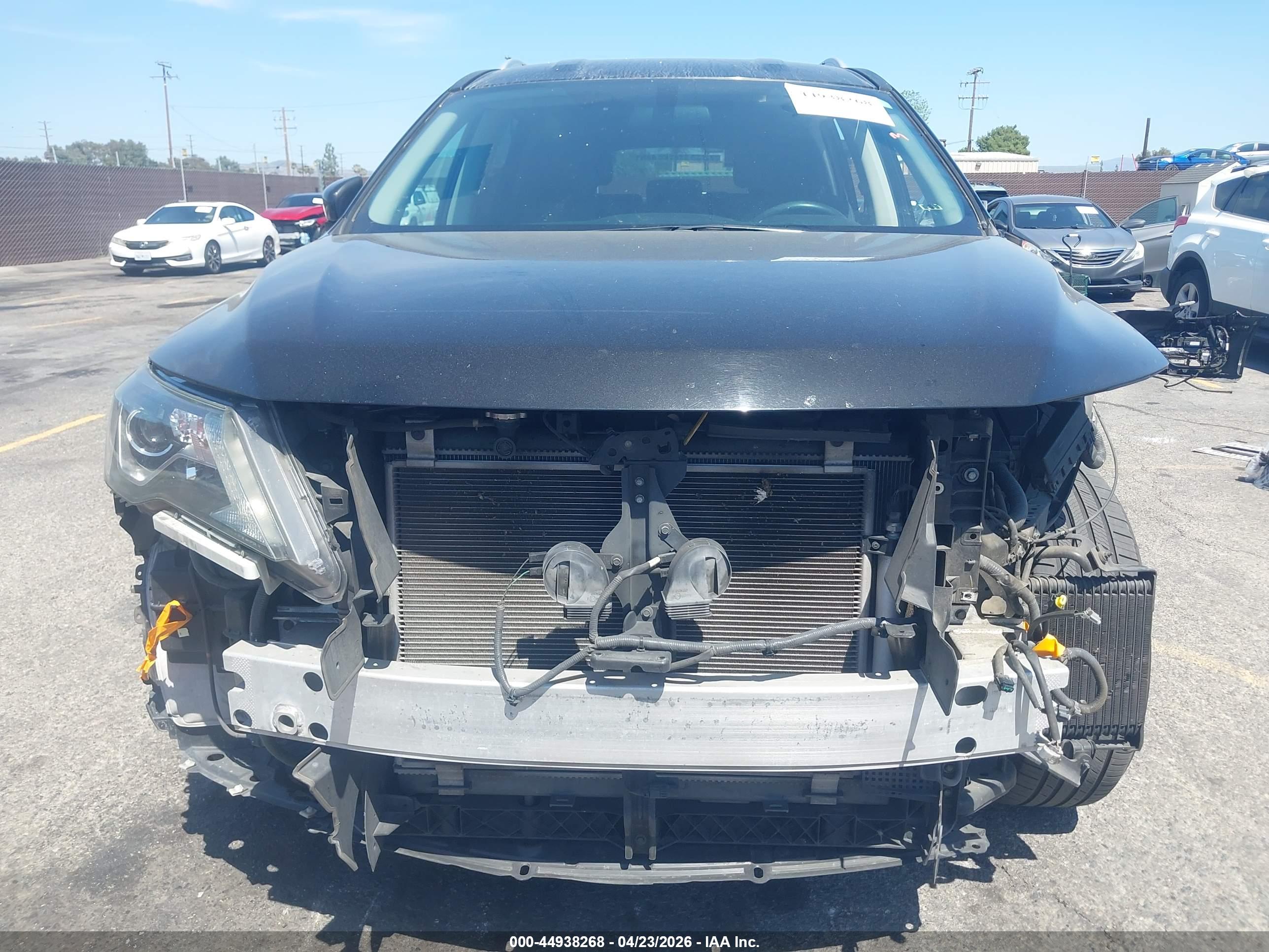 NISSAN PATHFINDER image 6