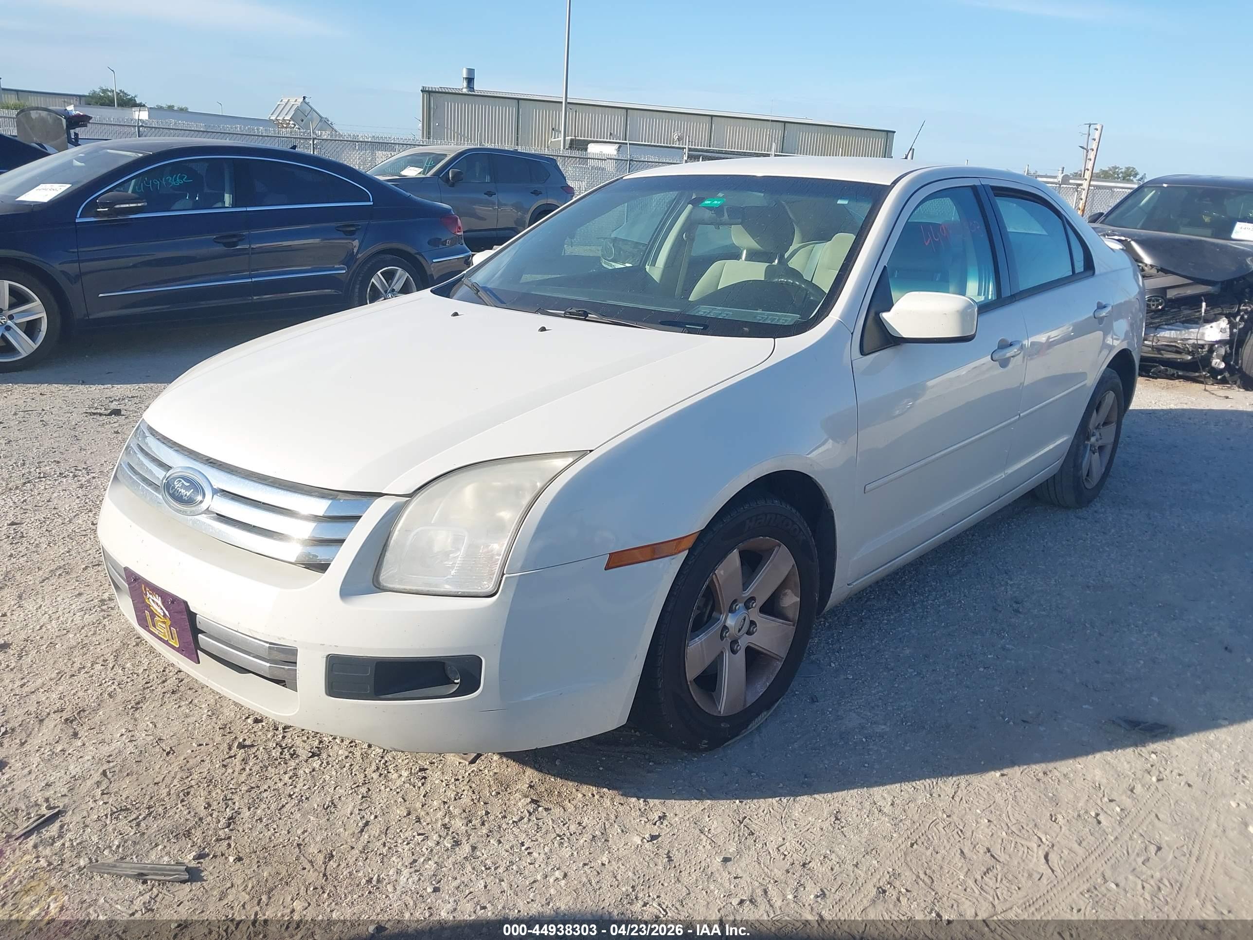 FORD FUSION image 2
