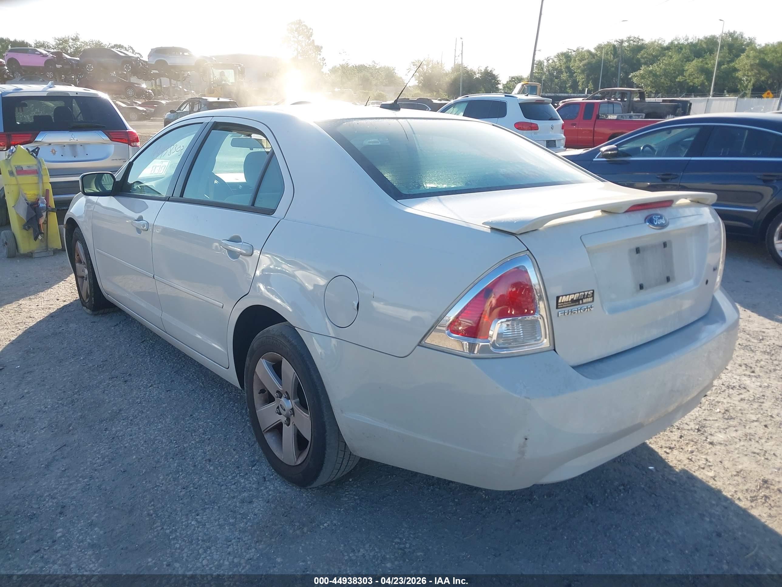 FORD FUSION image 3