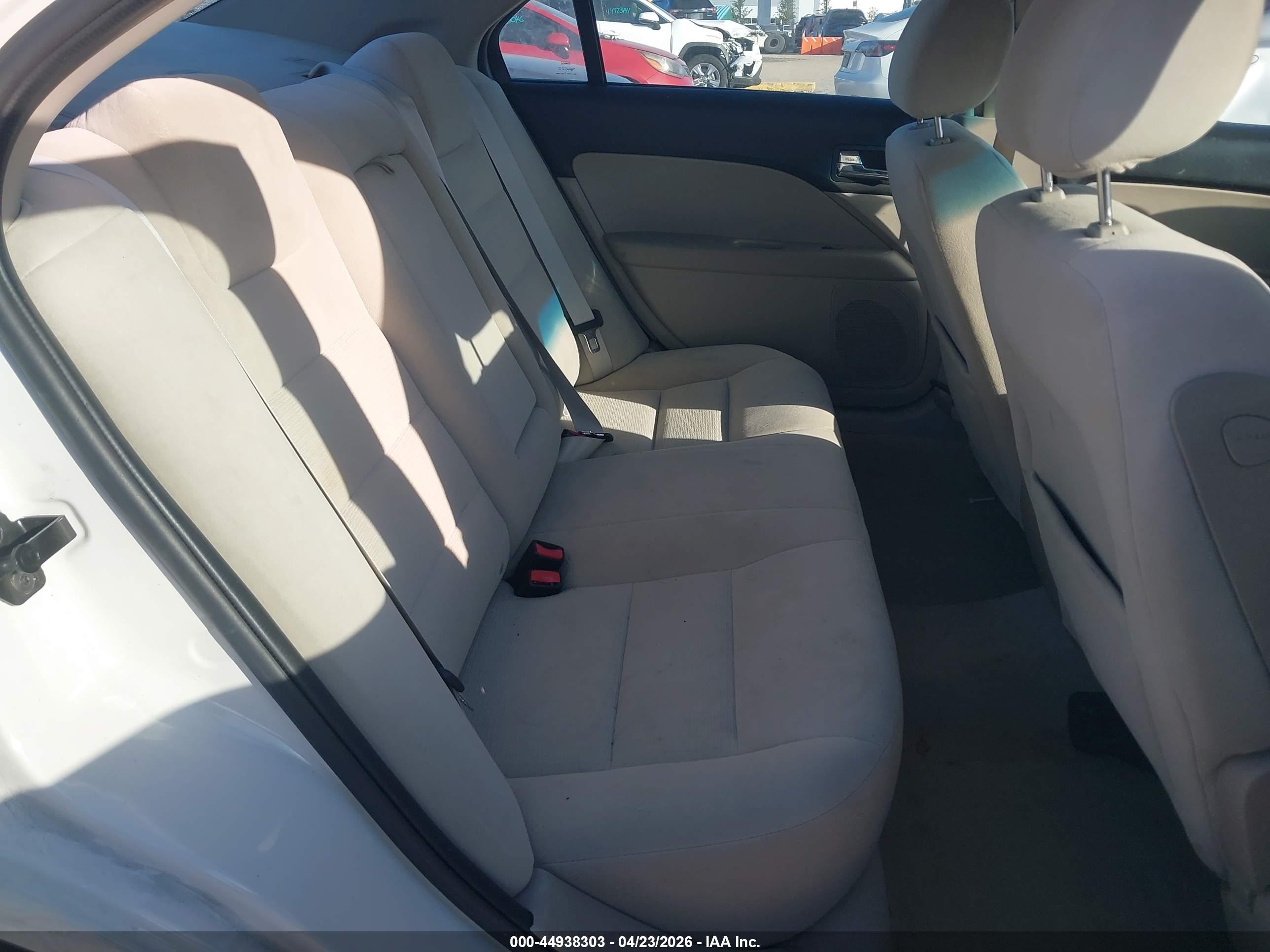 FORD FUSION image 8